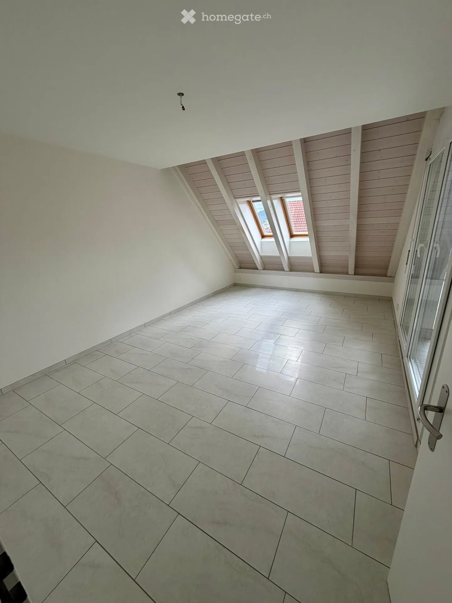 Moderno appartamento di 3.5 locali con ascensore e parcheggio sotterraneo, Unterengstringen - Foto 6 di 13