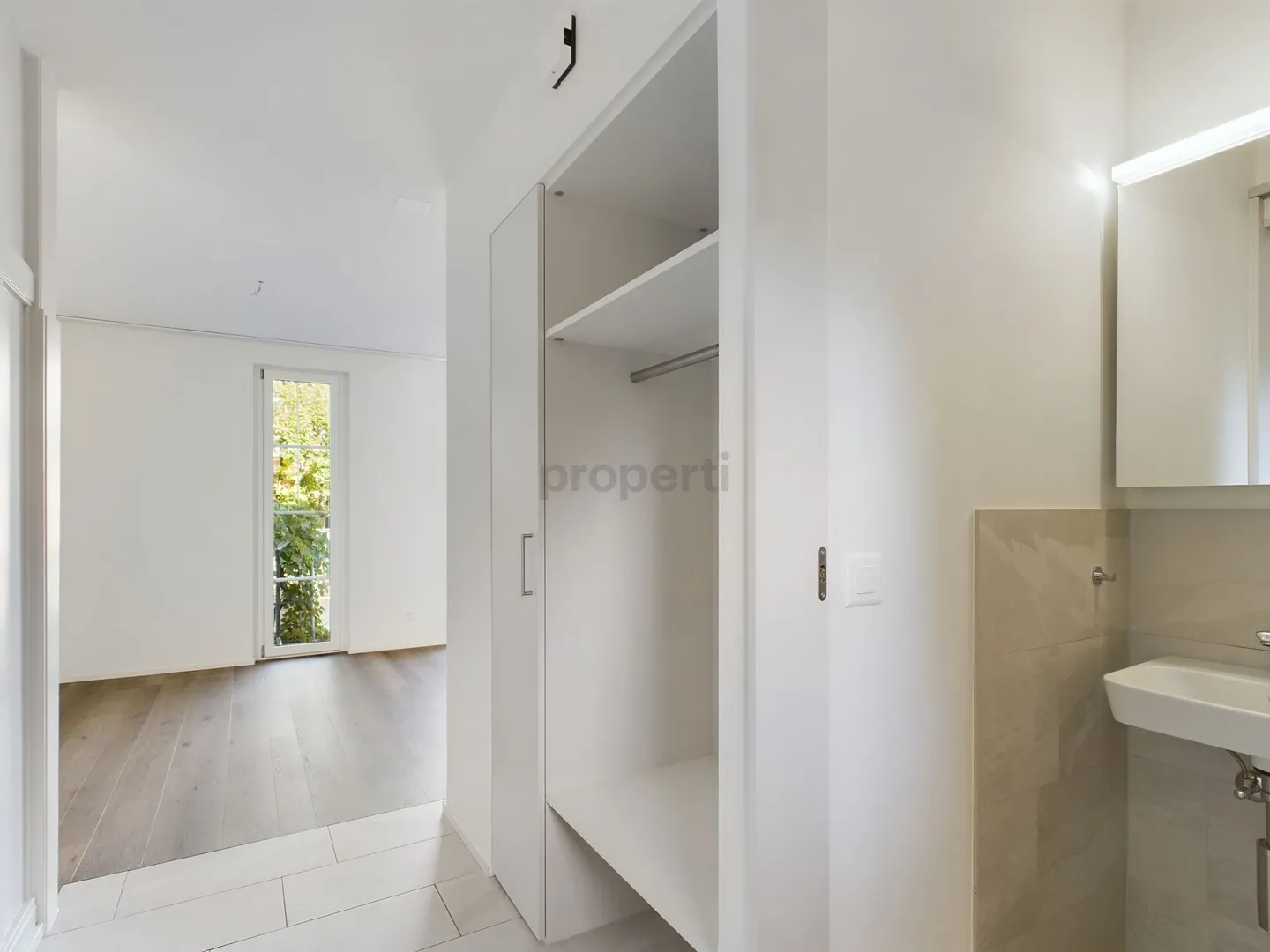 Spaziosa casa a schiera di 5,5 stanze in posizione privilegiata a Pratteln - Foto 9 di 12