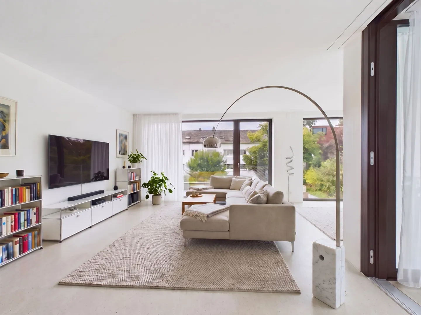 Exklusive 3.5-Zimmer-Wohnung in Binningen mit Loggia &amp; Balkon - Photo 1 sur 11