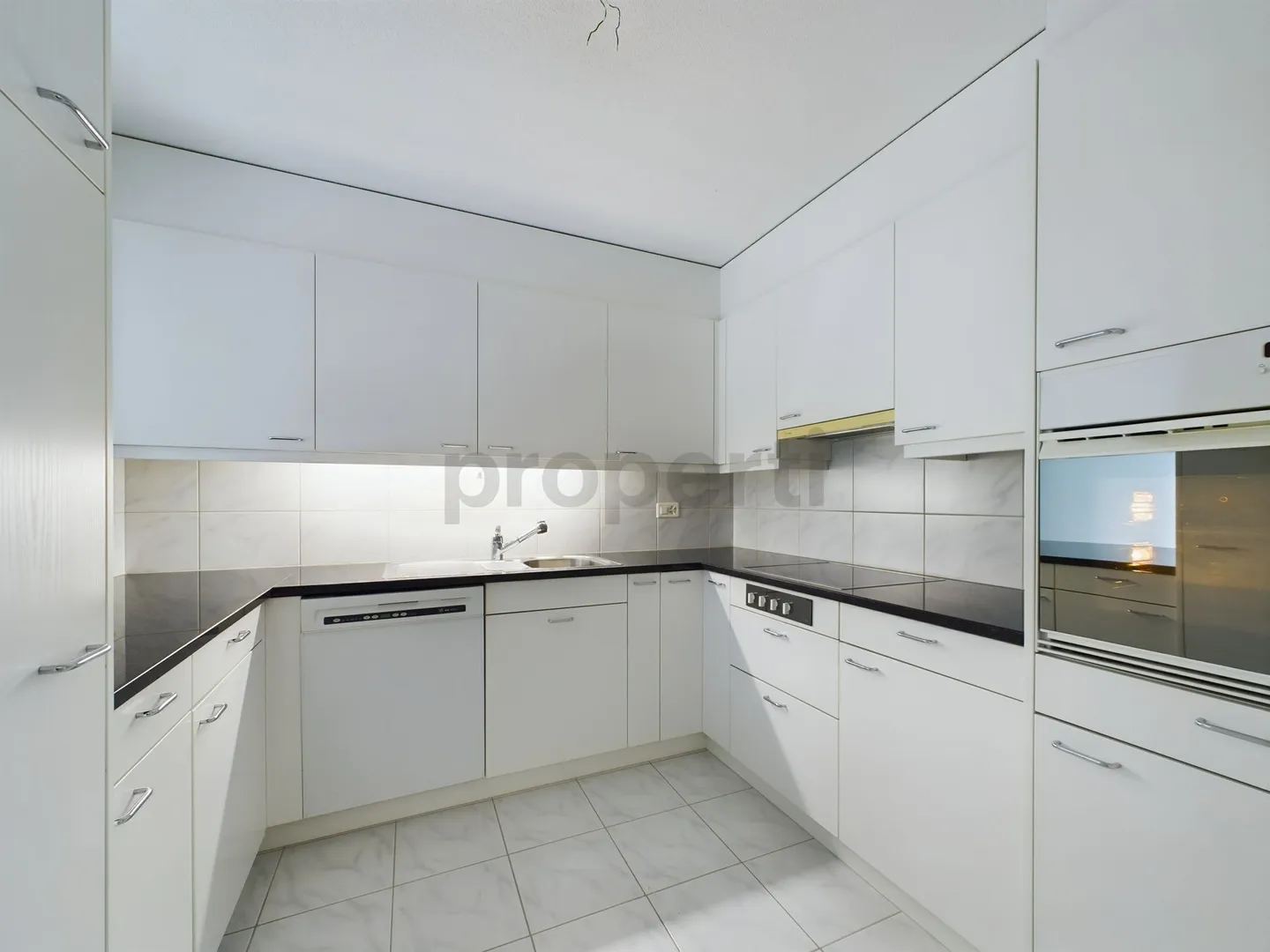 Charming 3.5 Room Apartment with Garden Terrace and Private Garden in Samstagern - Photo 2 of 12