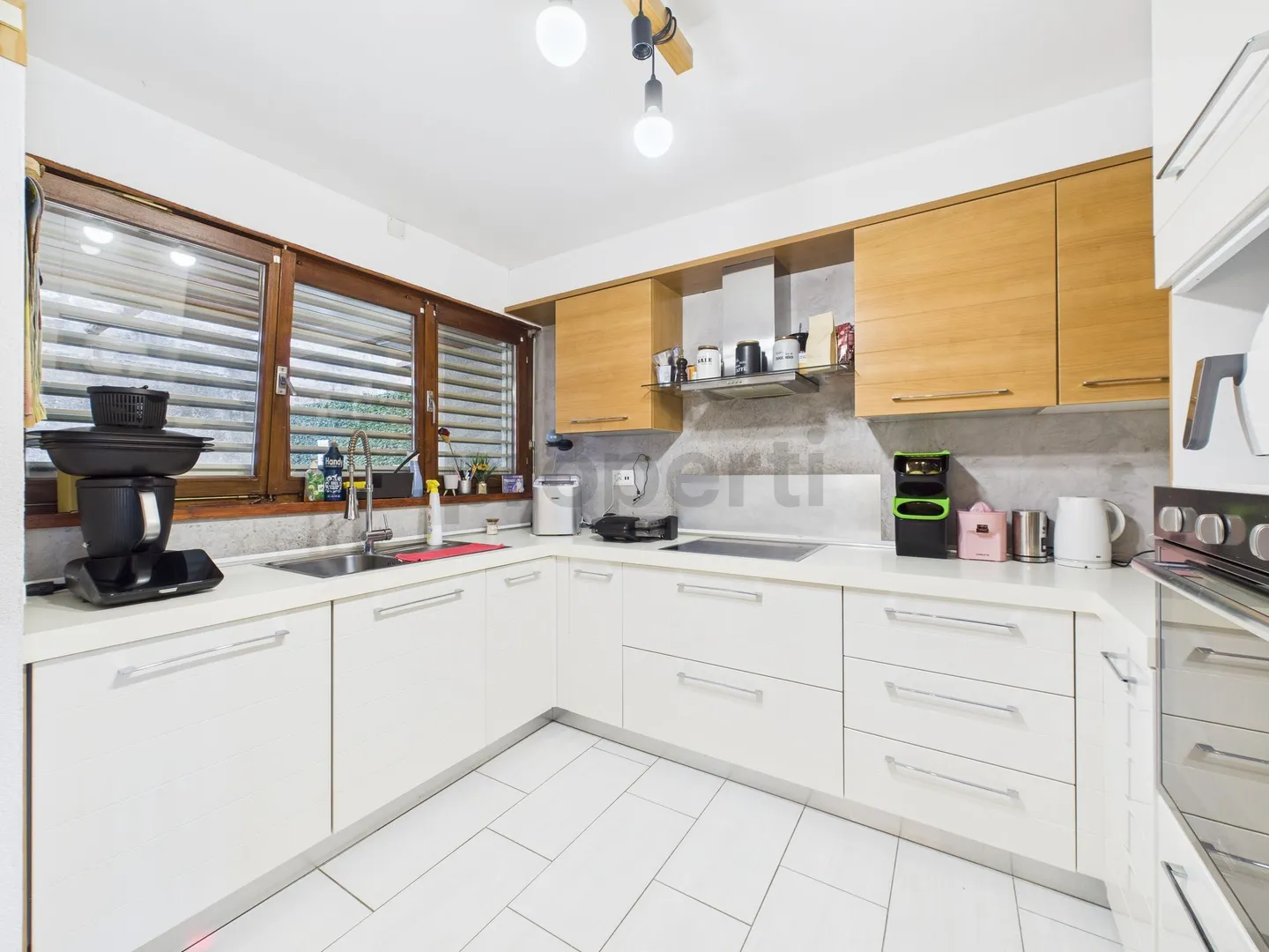 Elegante villa di 6.5 locali in una tranquilla zona residenziale di Agno - Foto 2 di 13