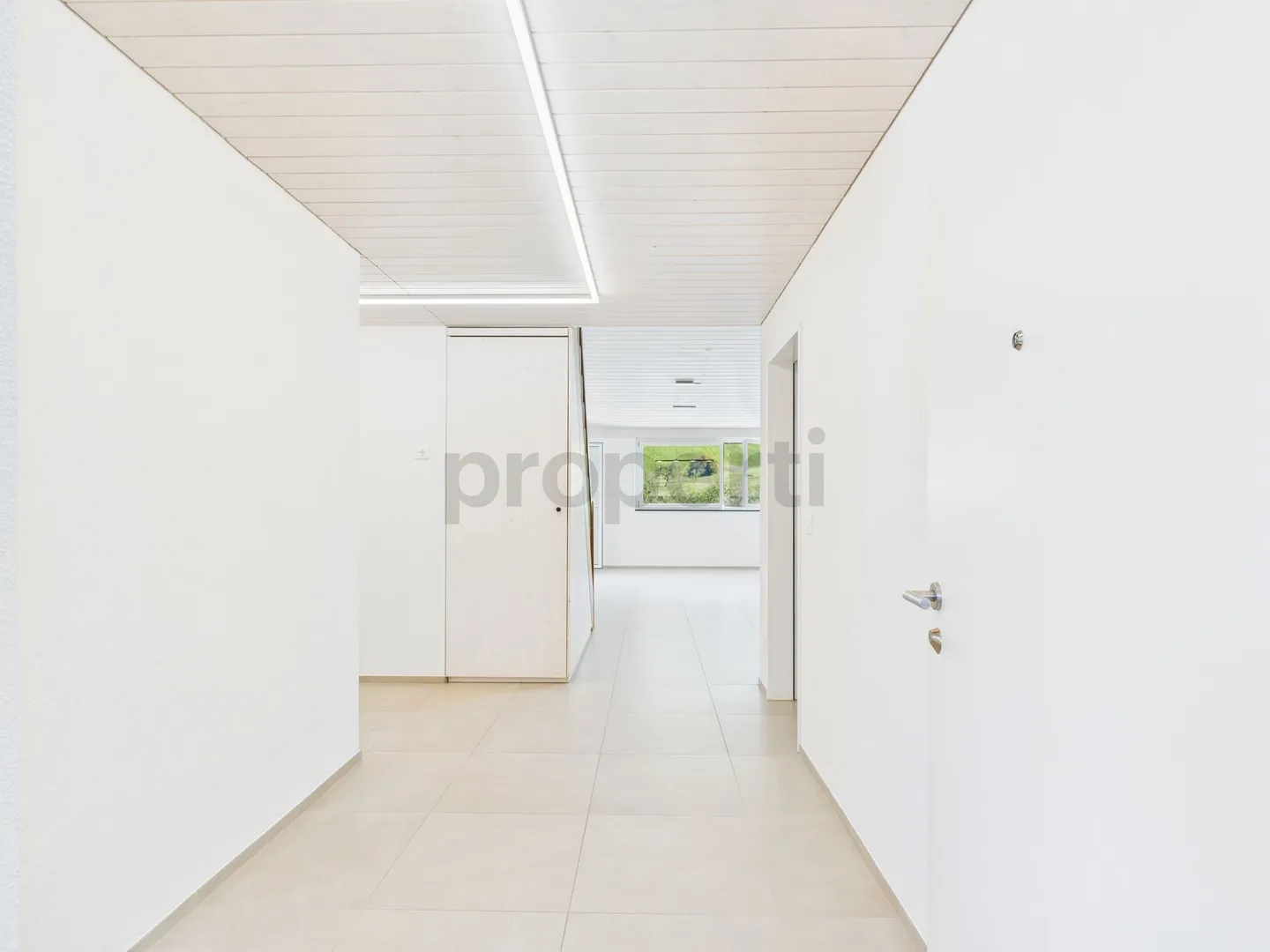 Incantevole appartamento maisonette di 4,5 stanze con balcone a Schwanden GL - Foto 10 di 13