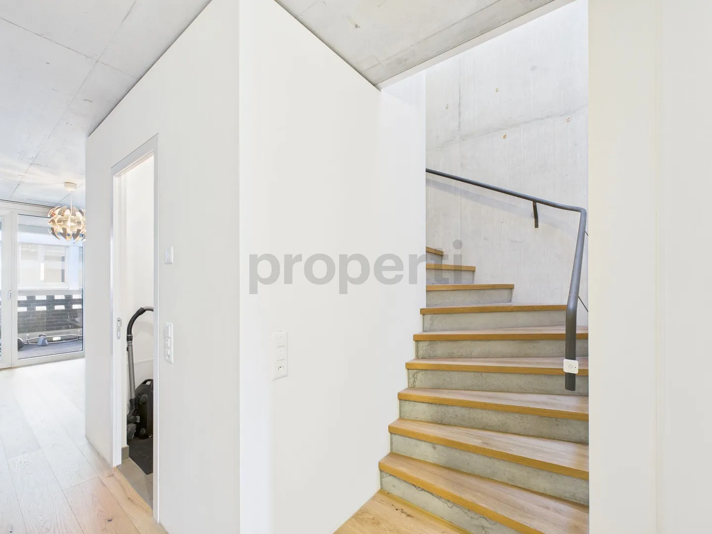 Appartement en duplex moderne de 3,5 pièces avec deux balcons à Zurich Oerlikon - Photo 10 sur 13