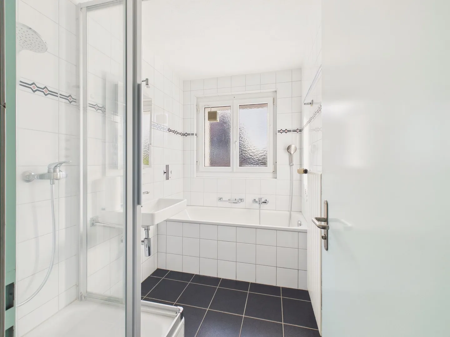 Exklusives Wohnen in Stallikon  Moderne 4.5-Zimmer-Wohnung mit Zürichseeblick - Foto 6 von 13