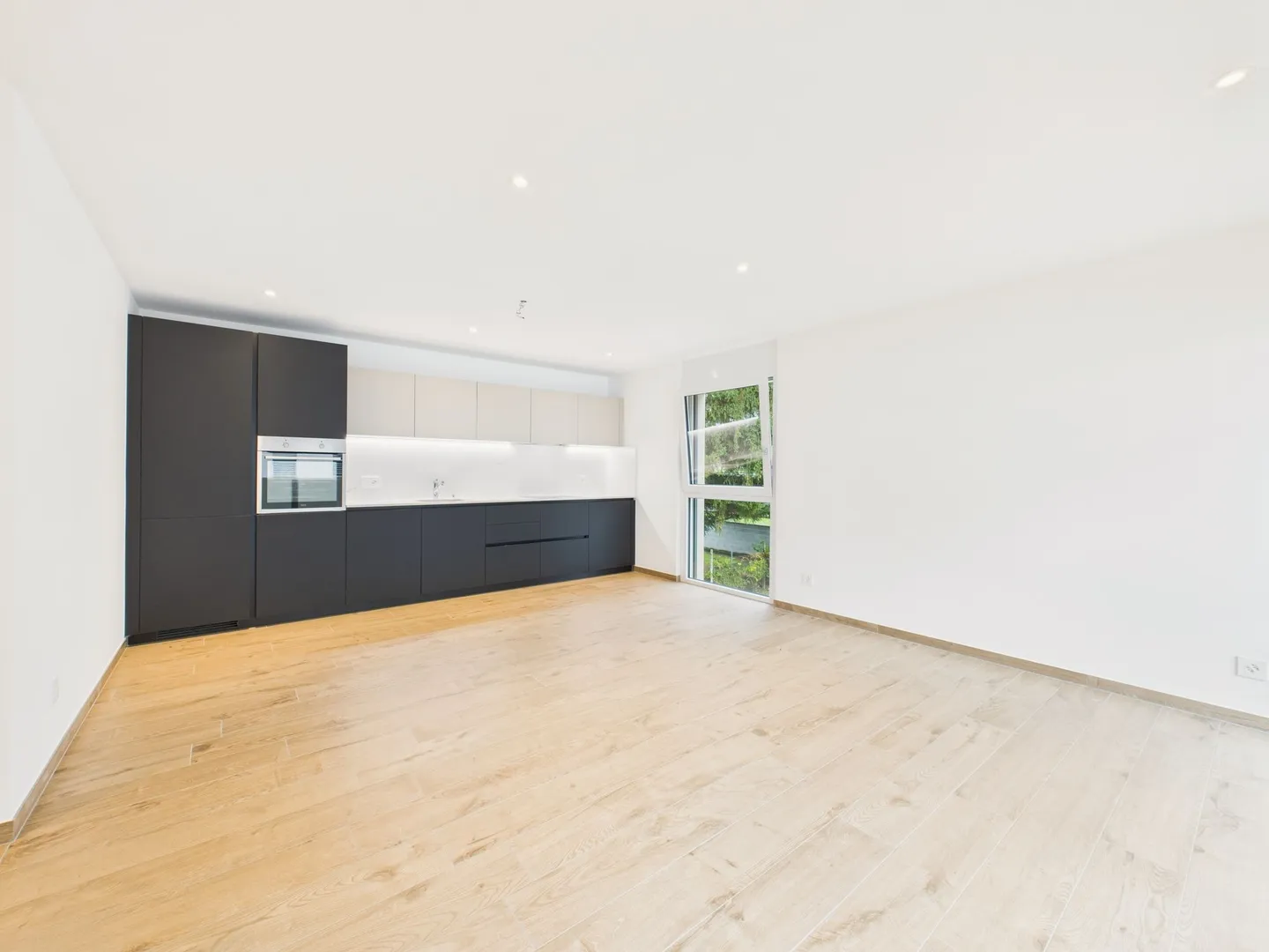 Charming 2.5-room apartment in Giubiasco, Canton TI - Photo 4 of 11