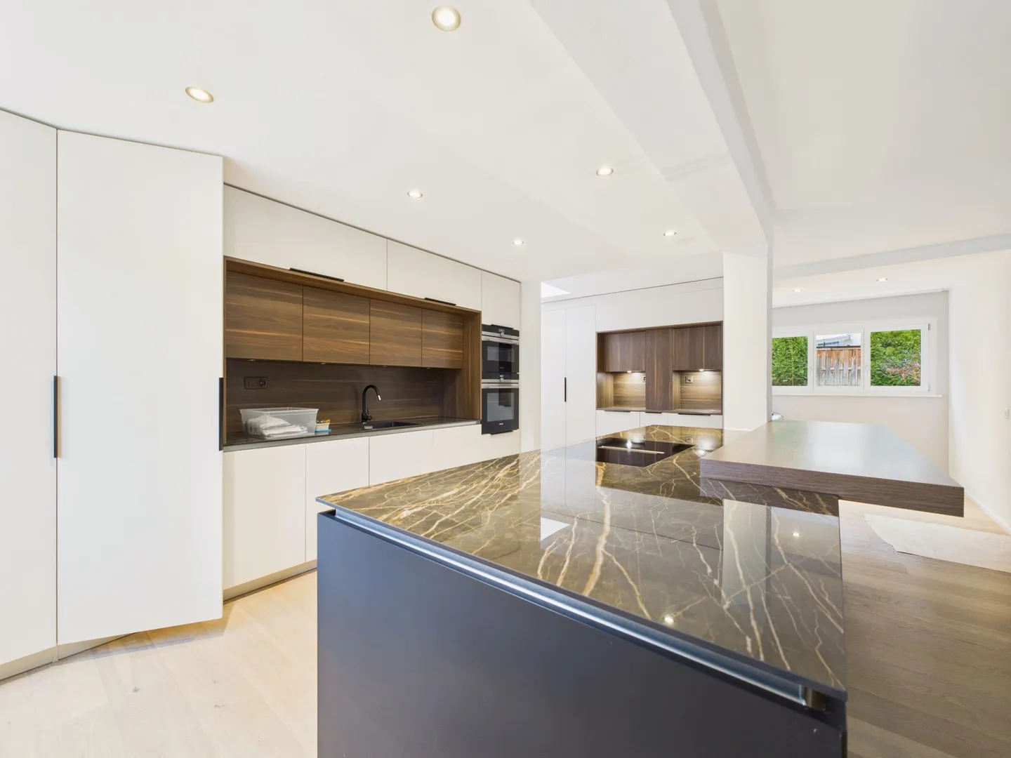 Light-Filled 4.5-Room Apartment in Köniz, BE - Photo 4 of 13