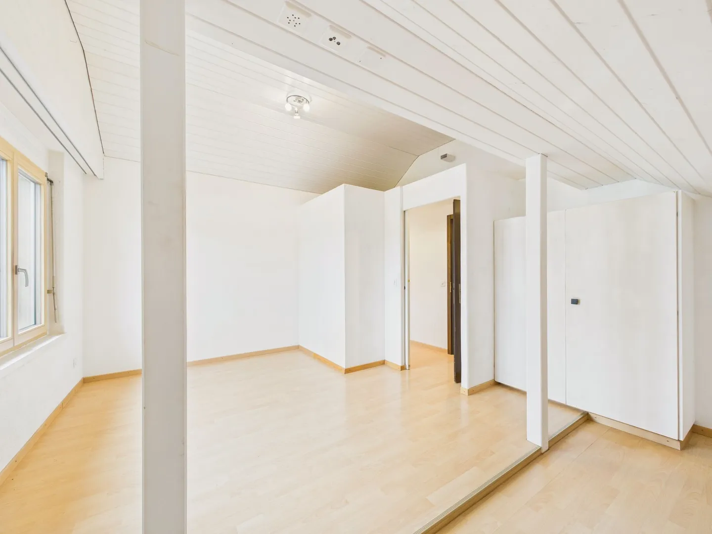 Stunning 3.5-Room Attic Apartment in Buchs SG - Photo 6 of 8