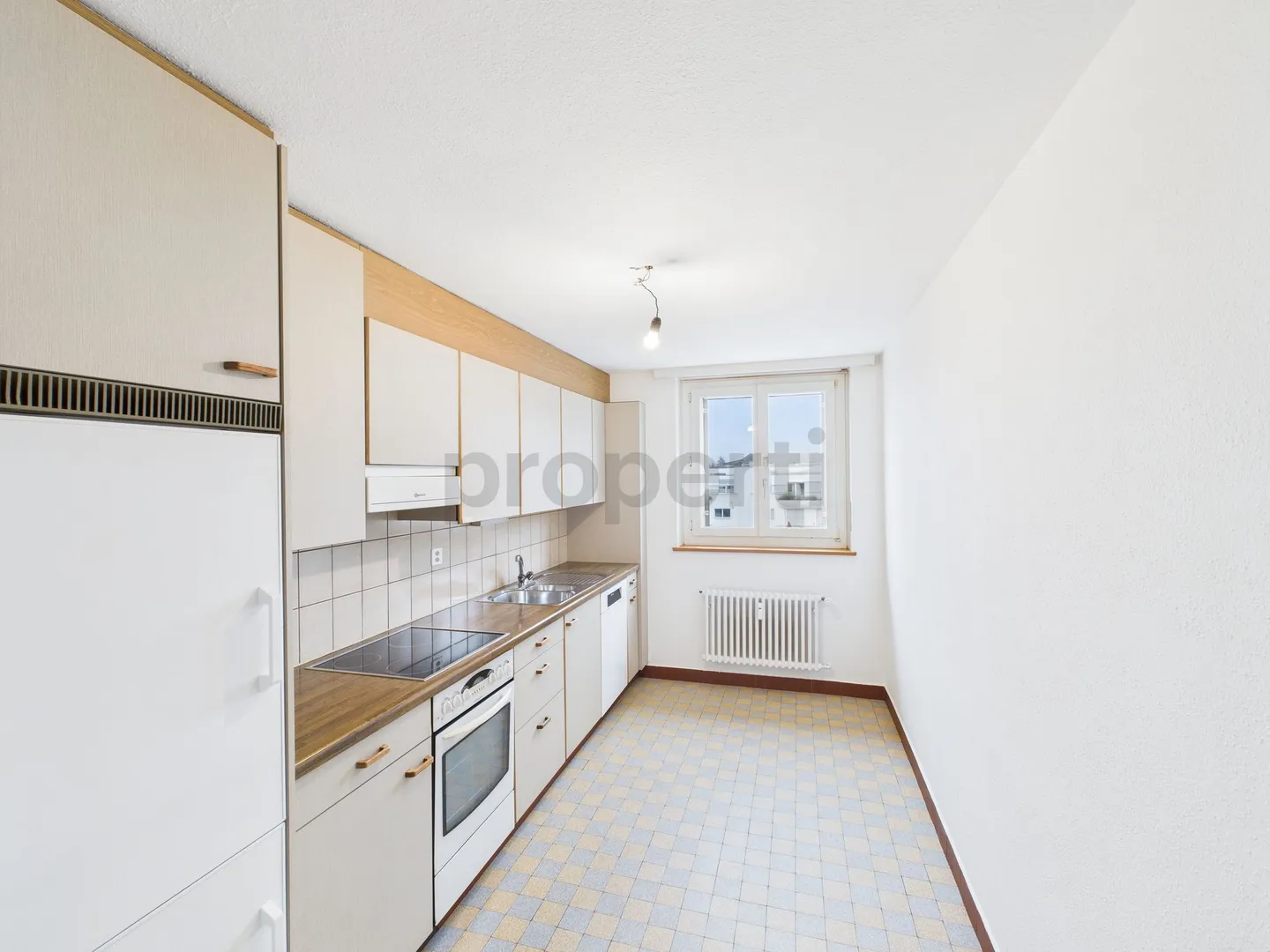 Helle 3-Zimmer Dachwohnung mit Balkon in Bottmingen - Foto 4 von 11