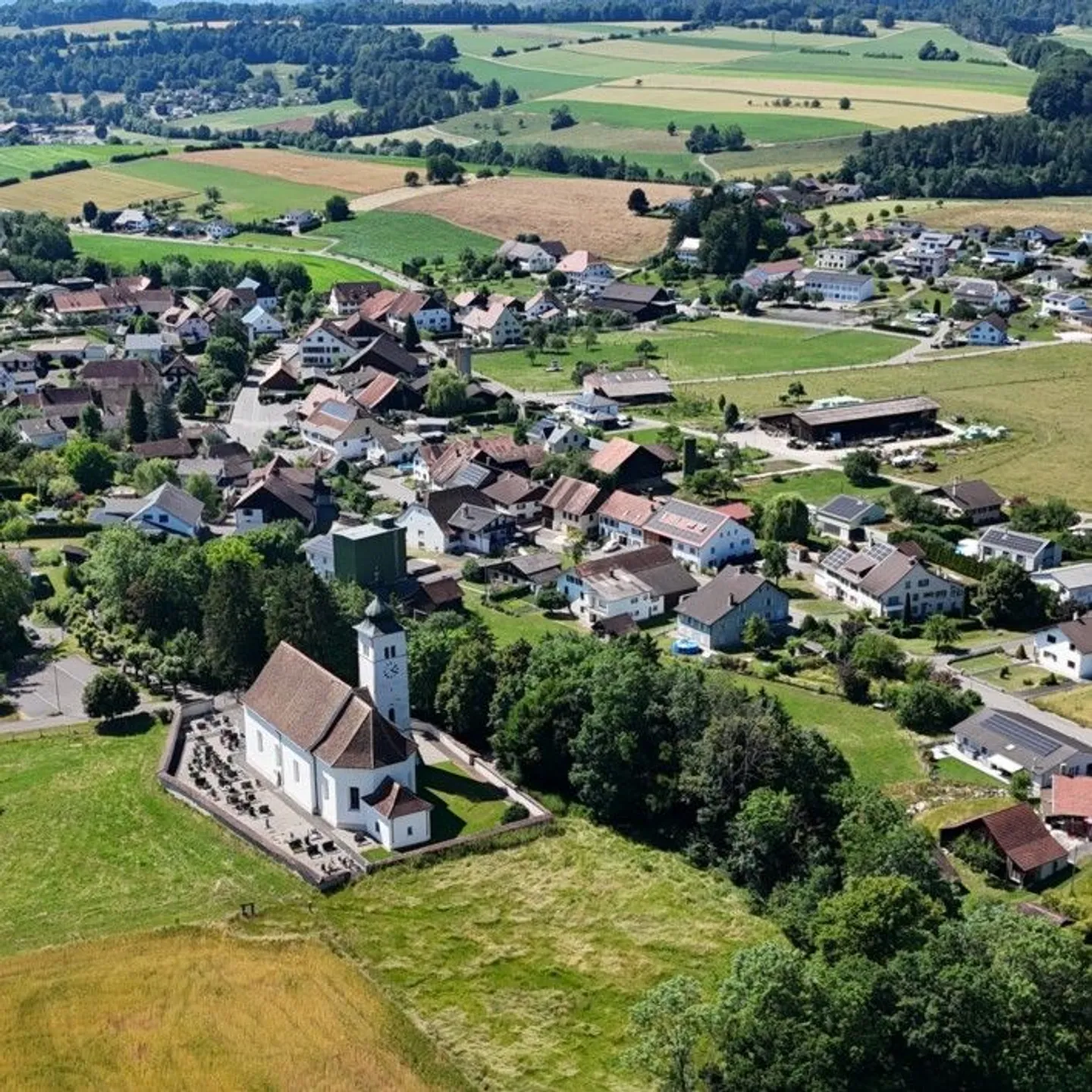 Appartement 4,5 pièces (côté gauche) de standing - vis-à-vis nature et cours d'eau - Corban - Photo 4 sur 10