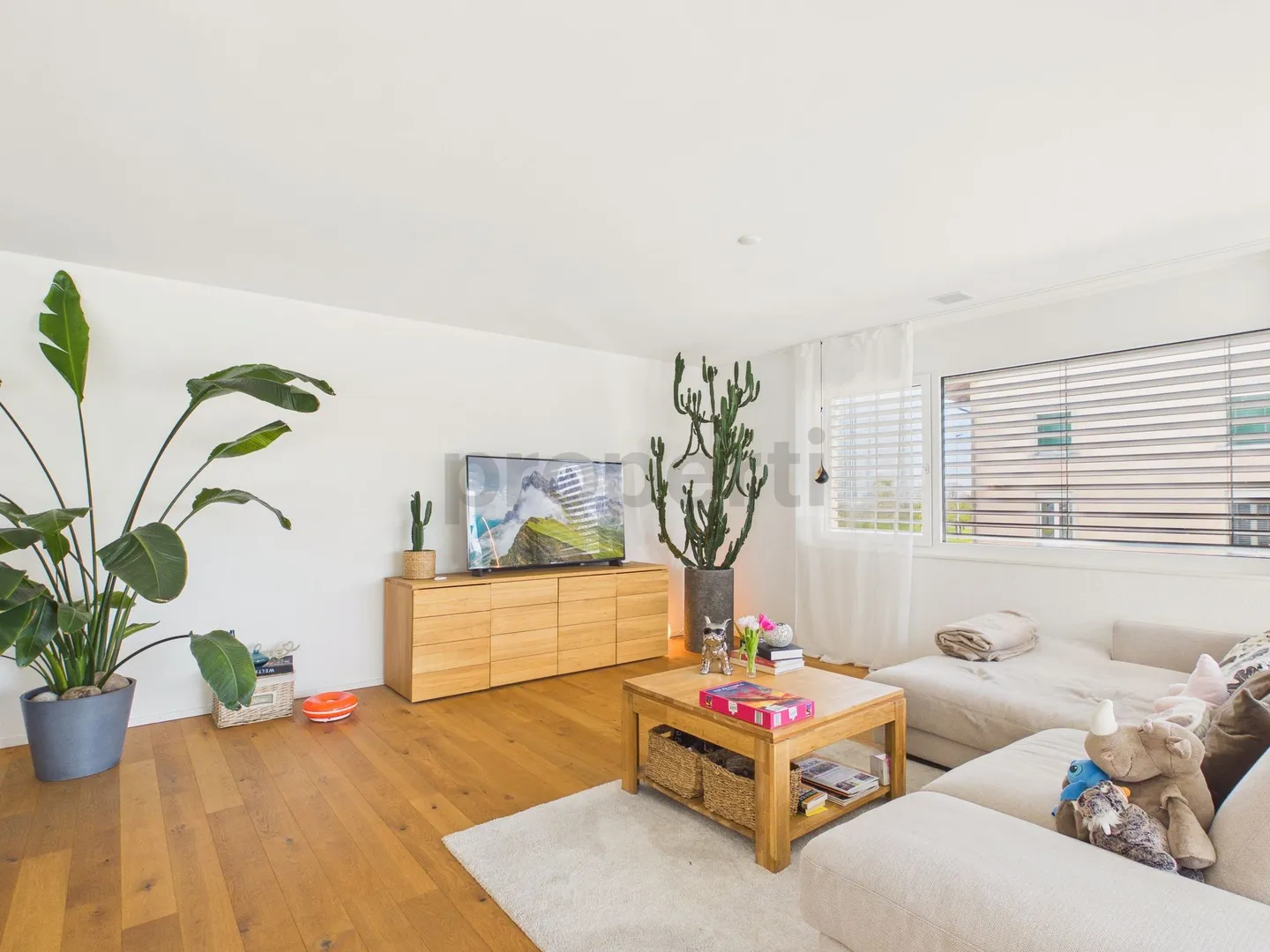 Appartement moderne de 4,5 pièces avec balcon et vue panoramique sur la verdure à Güttingen - Photo 1 sur 13