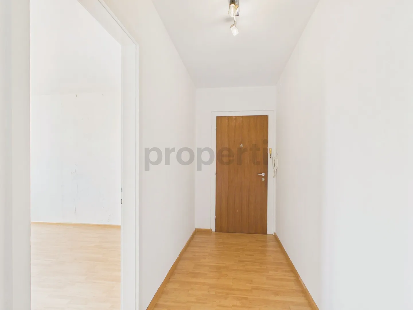 Modern 2-room apartment with balcony, Basel - Photo 6 of 13