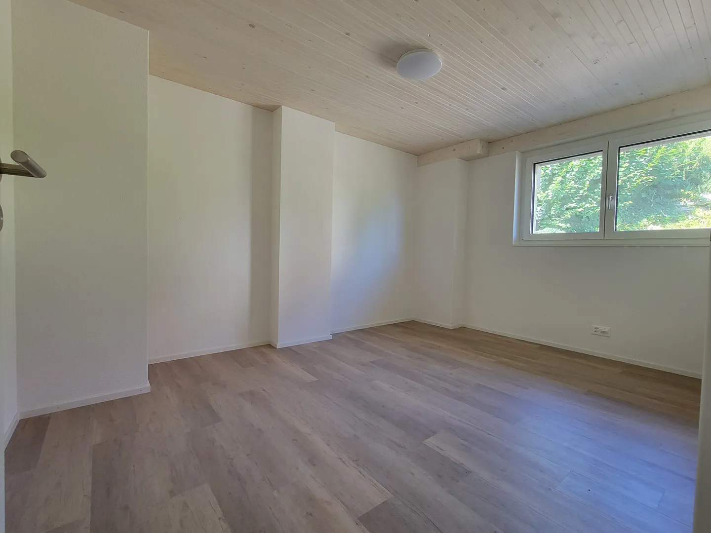 Soffitti alti nel soggiorno, mansarda moderna ristrutturata nel 2024 e ampliamento elegante - Foto 7 di 12