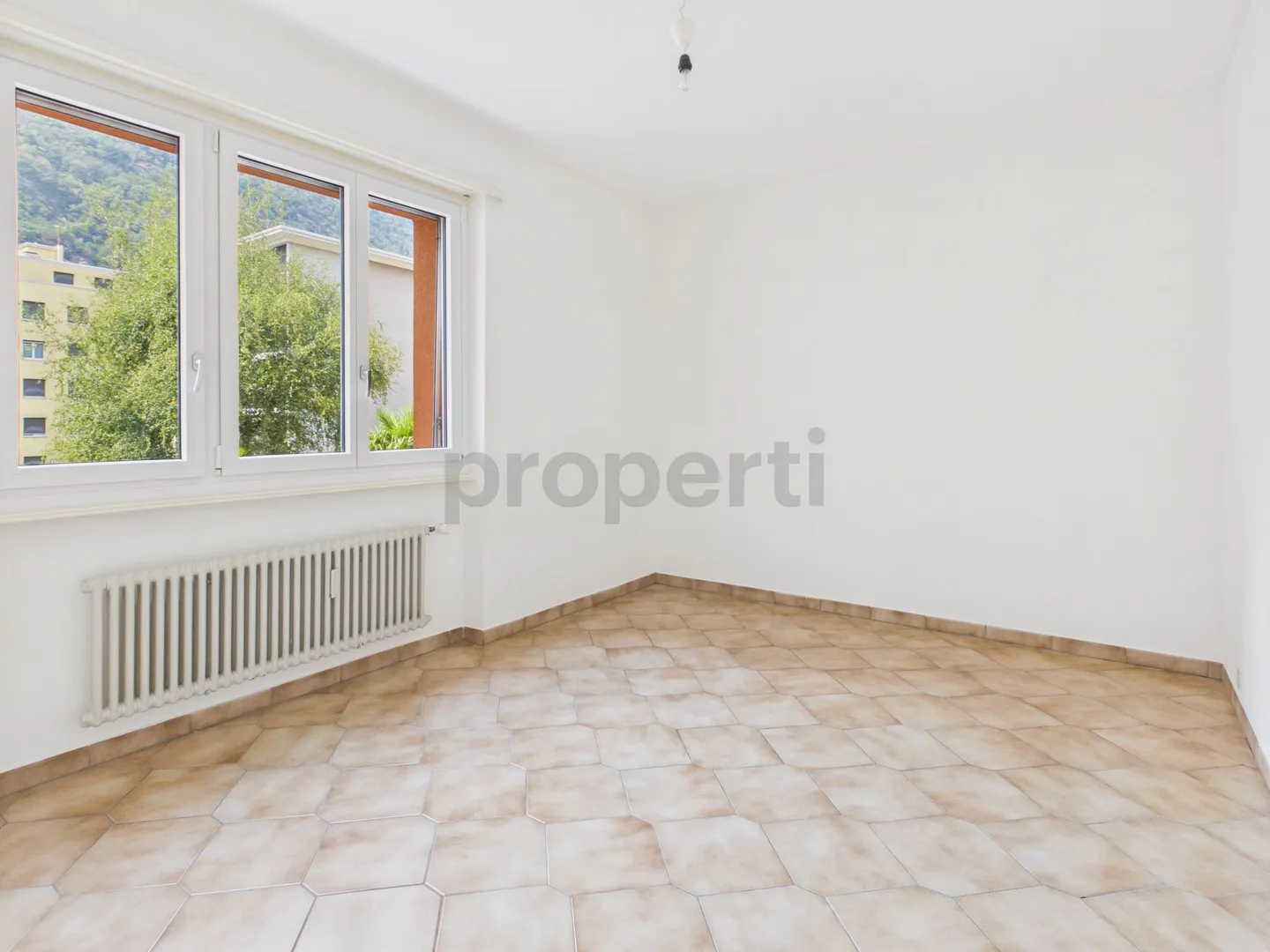 Elegante appartamento rinnovato con balcone - Foto 5 von 11