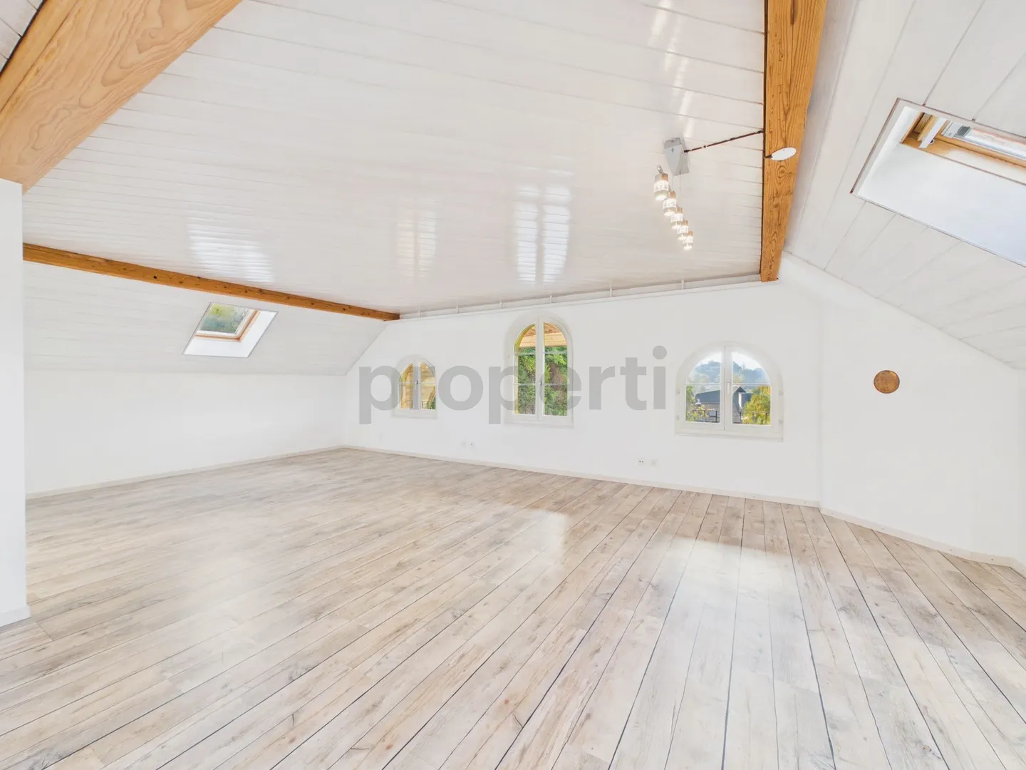 Luminoso appartamento attico di 3,5 locali con balcone, Lützelflüh - Foto 4 di 12