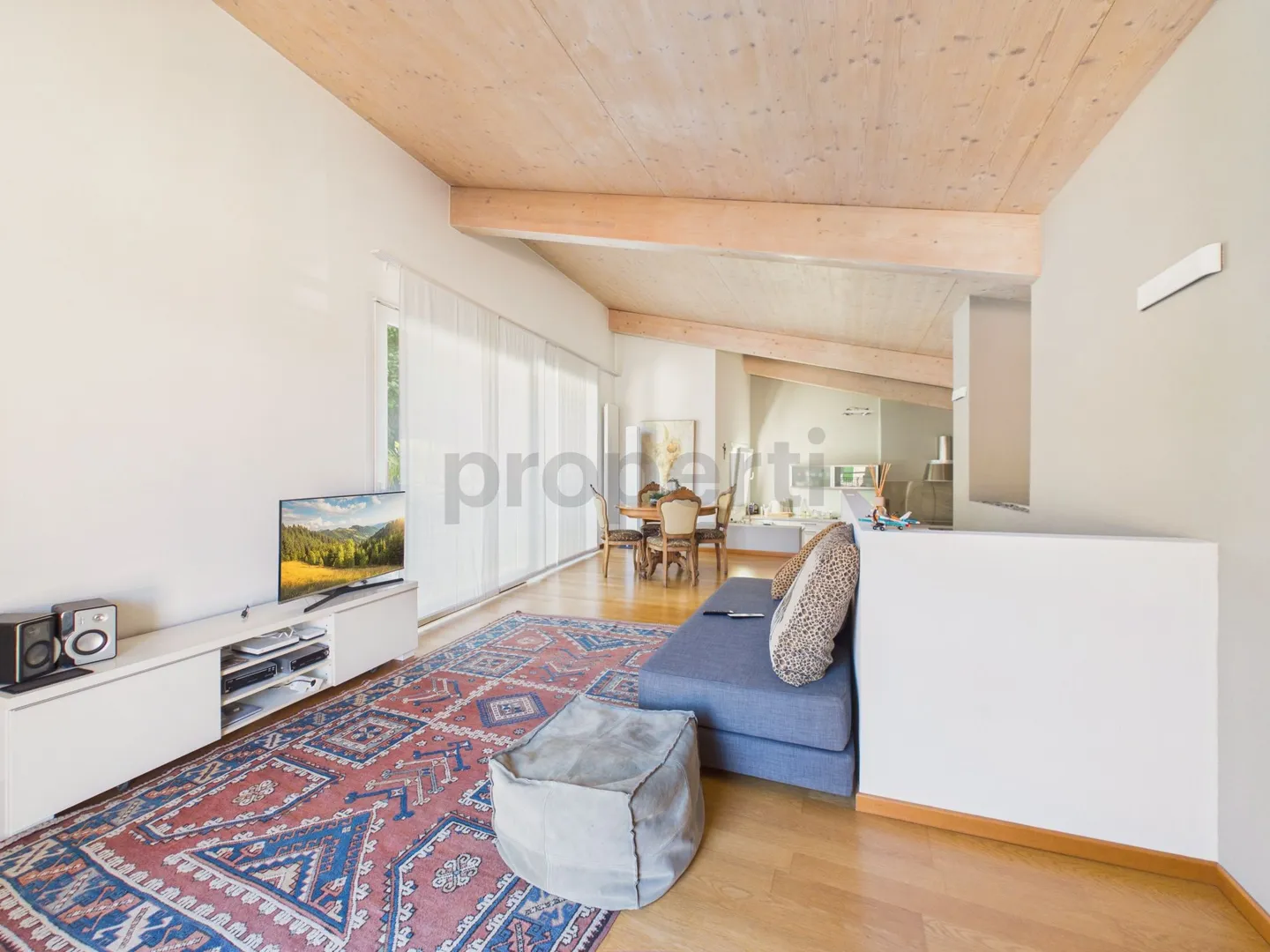 Palazzina ristrutturata composta da attico e due appartamenti, a Contone - Foto 1 von 13