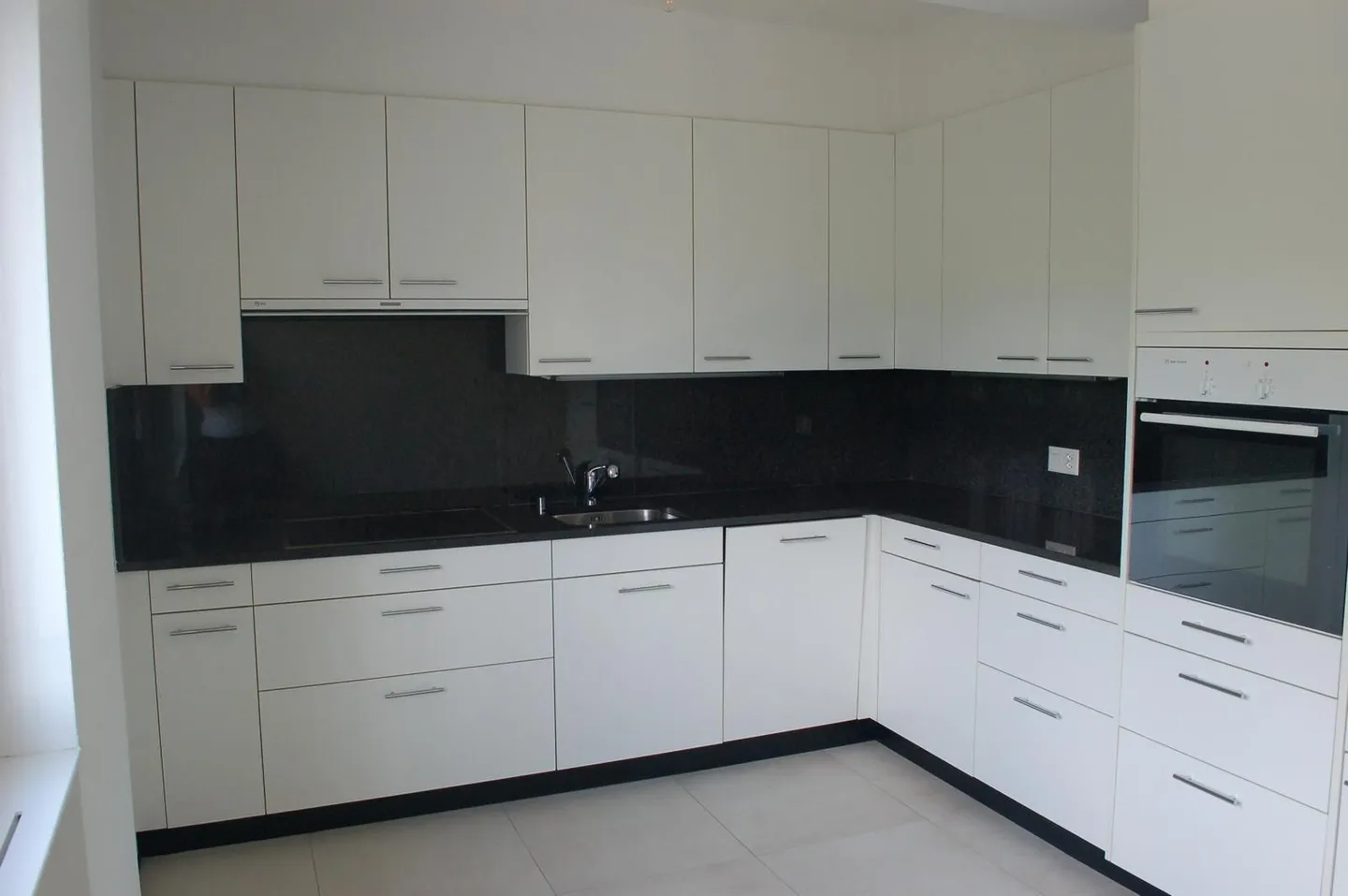 Charmantes und geräumiges unabhängiges Zweifamilienhaus mit Garten in Lugano - ideal auch für berufliche Aktivitäten - Foto 7 von 13