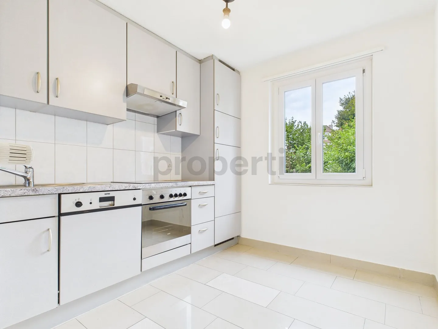 Bright and quiet 3-room apartment with balcony, newly renovated in Strengelbach - Photo 2 of 12