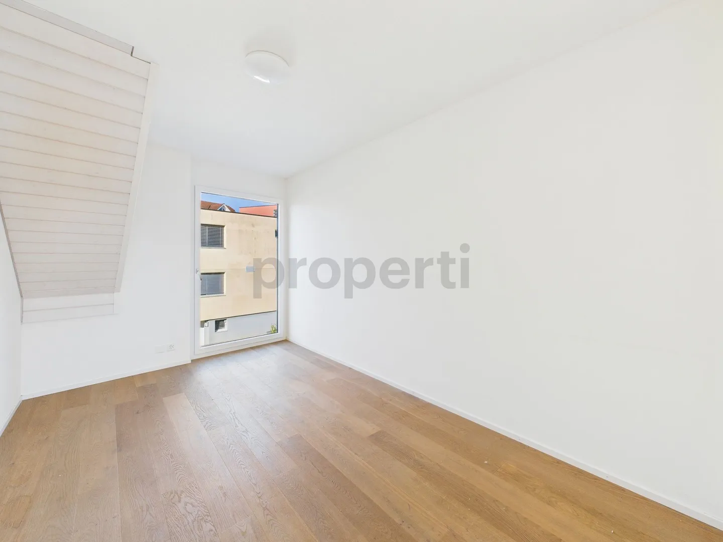 Family-friendly single-family home with sunny garden and modern design in Urdorf - Photo 8 of 12