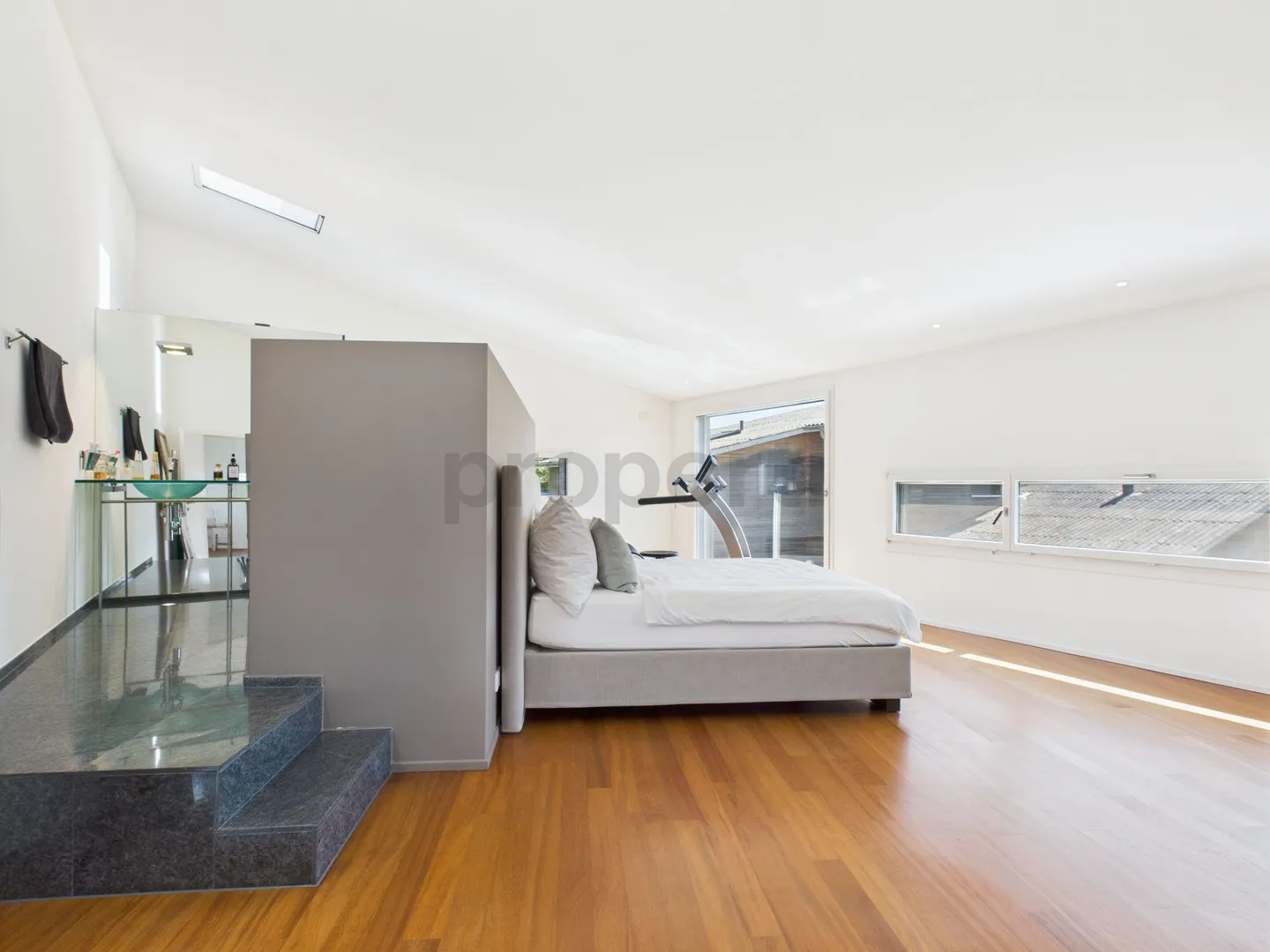 Zeitlose Eleganz trifft modernen Luxus  Ihre Traumvilla mit Pool &amp; Wellness-Oase - Foto 7 von 13