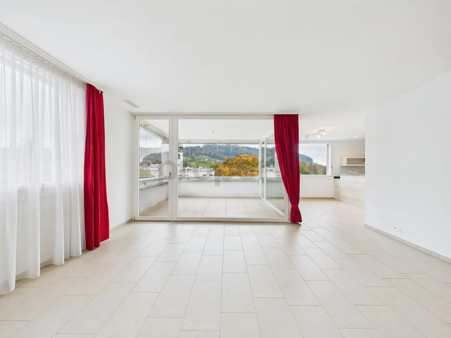 Moderno appartamento di 4,5 stanze con loggia spaziosa nel bosco - Foto 5 di 13