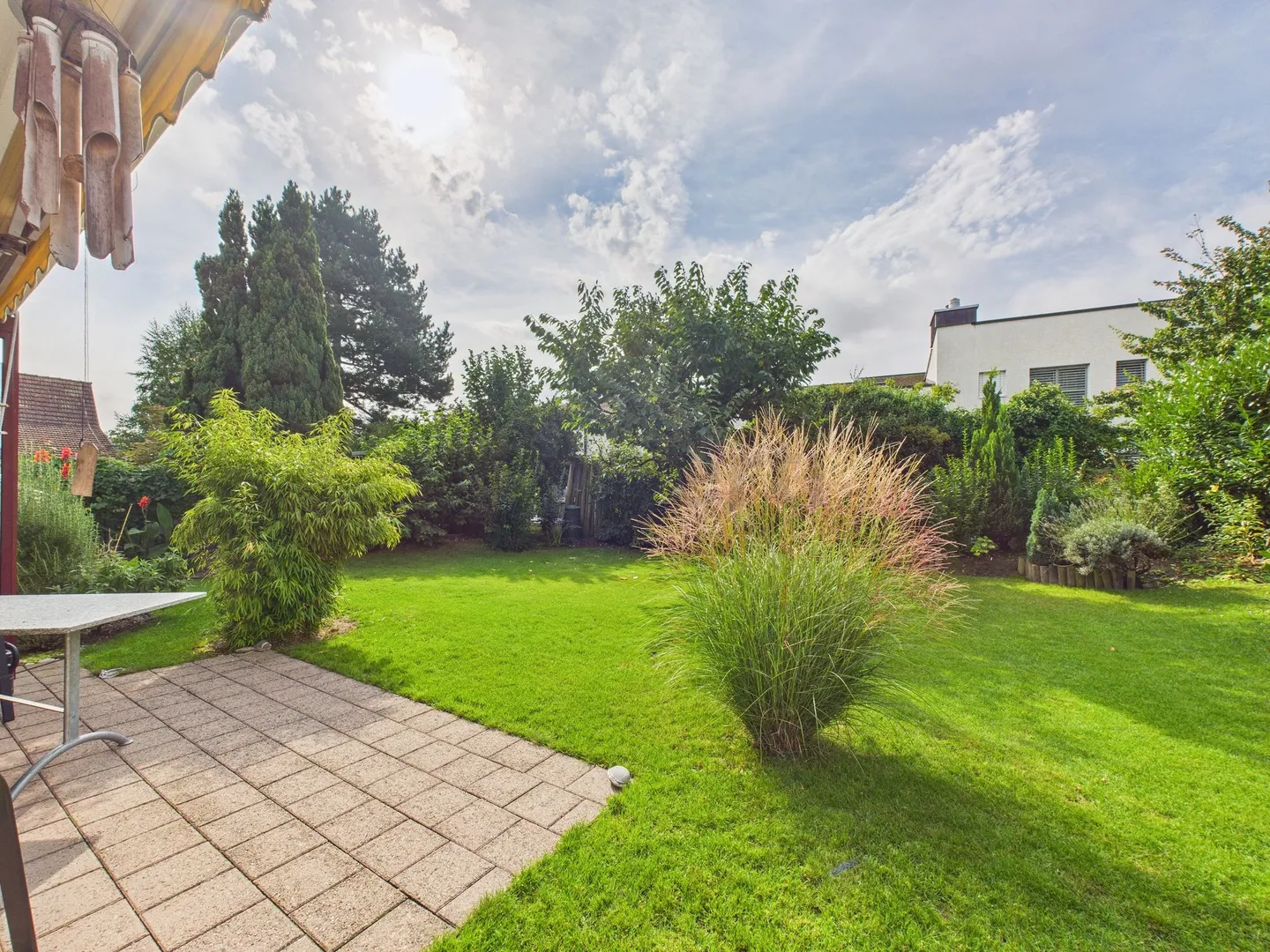 Charmantes 5.5-Zimmer-Reihenhaus in ruhiger Lage von Rafz  ideal für Familien - Foto 10 von 11