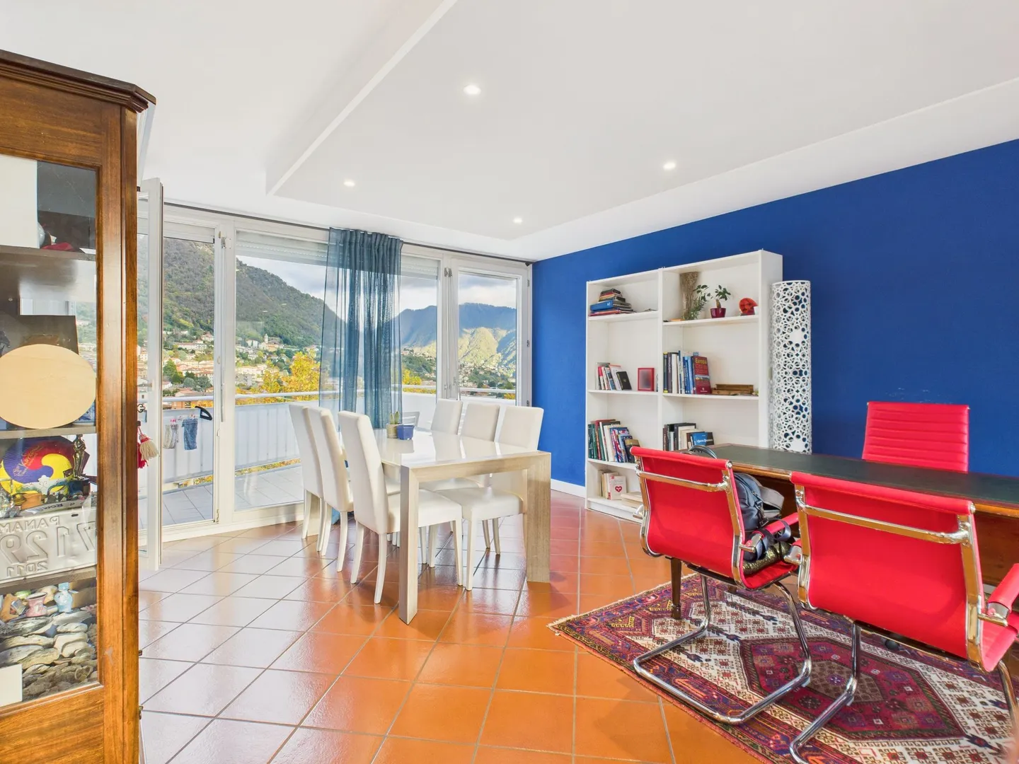 Bright and spacious penthouse in a central location - Photo 1 of 13