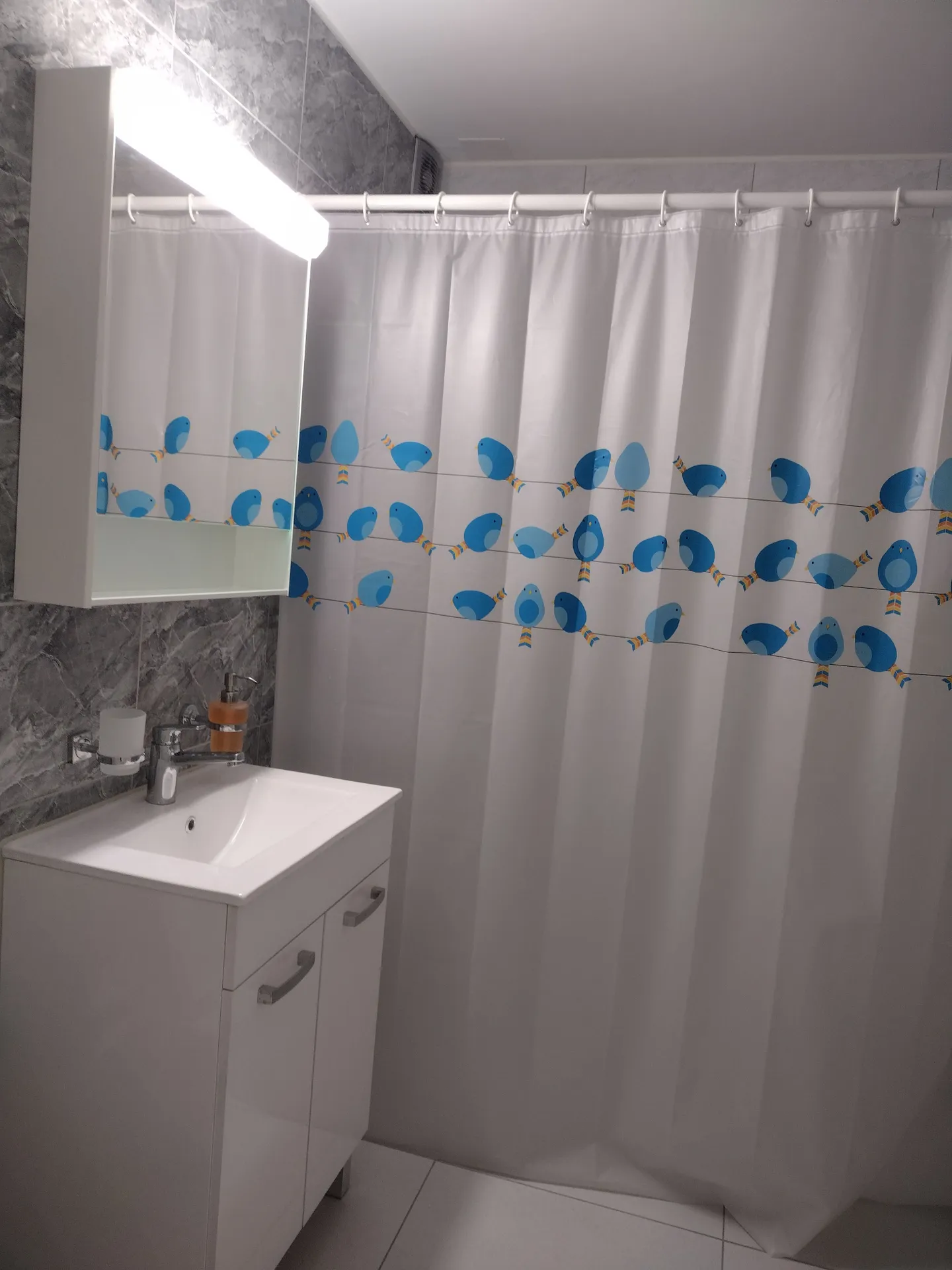 Spazio commerciale moderno con possibilità di utilizzo versatile in una posizione tranquilla - Foto 5 di 6