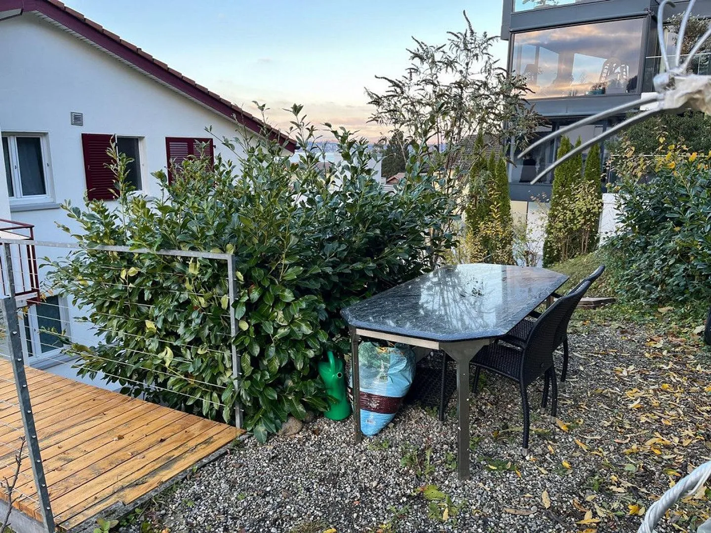 Modern 3.5-room attic apartment with beautiful views in charming Bäch SZ - Photo 7 of 9