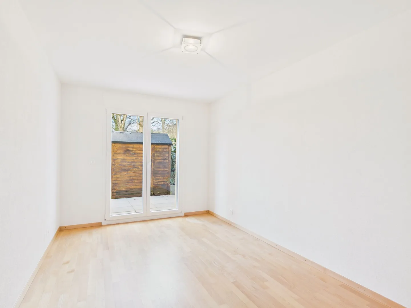 Grande appartamento moderno di 3,5 stanze con giardino e balcone - Foto 6 di 12