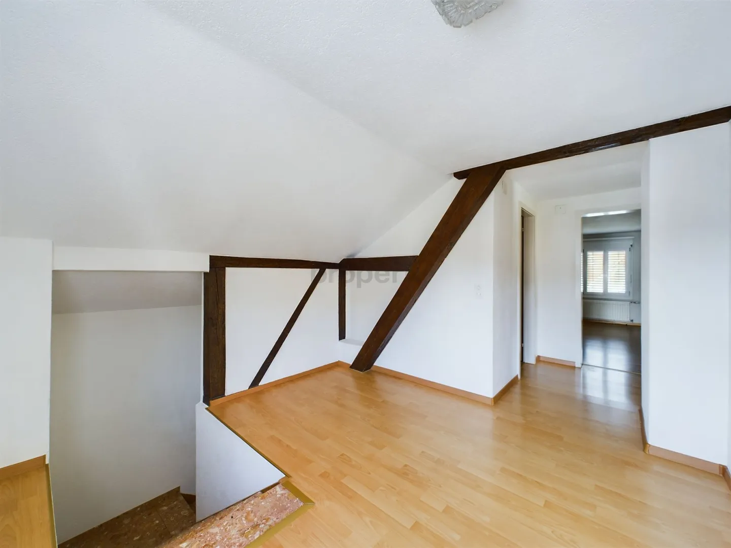 Incantevole appartamento maisonette con 5 stanze e vista mozzafiato a Balsthal - Foto 12 di 13