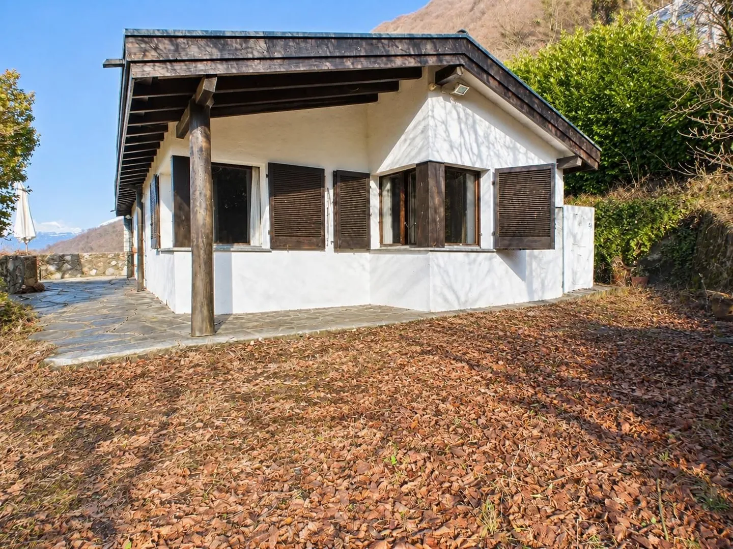 Arogno: characteristic house with lake view, garden and great potential - Photo 11 of 13