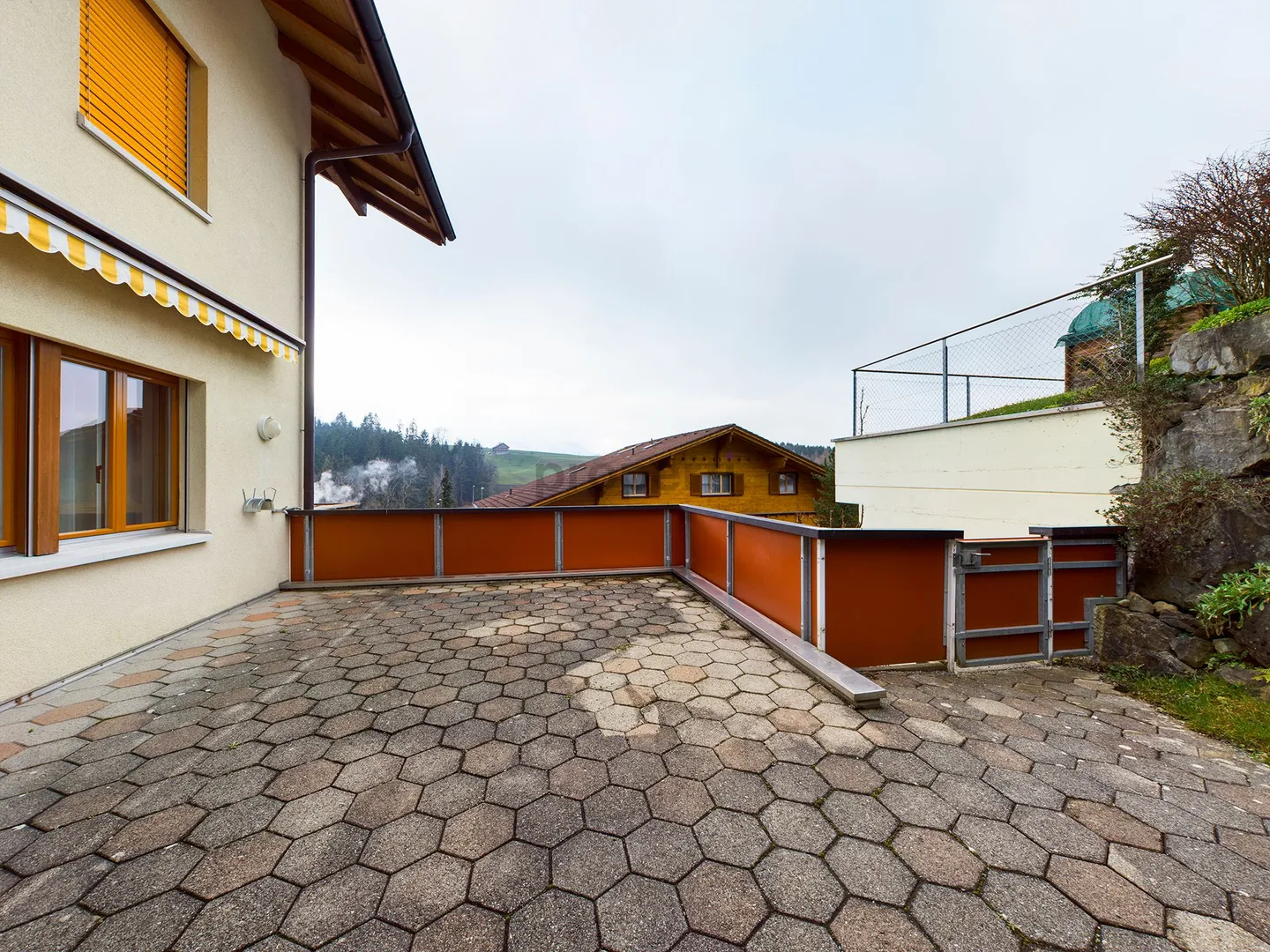 Ampio appartamento di 5,5 stanze con balcone a Sarnen - Foto 10 di 11