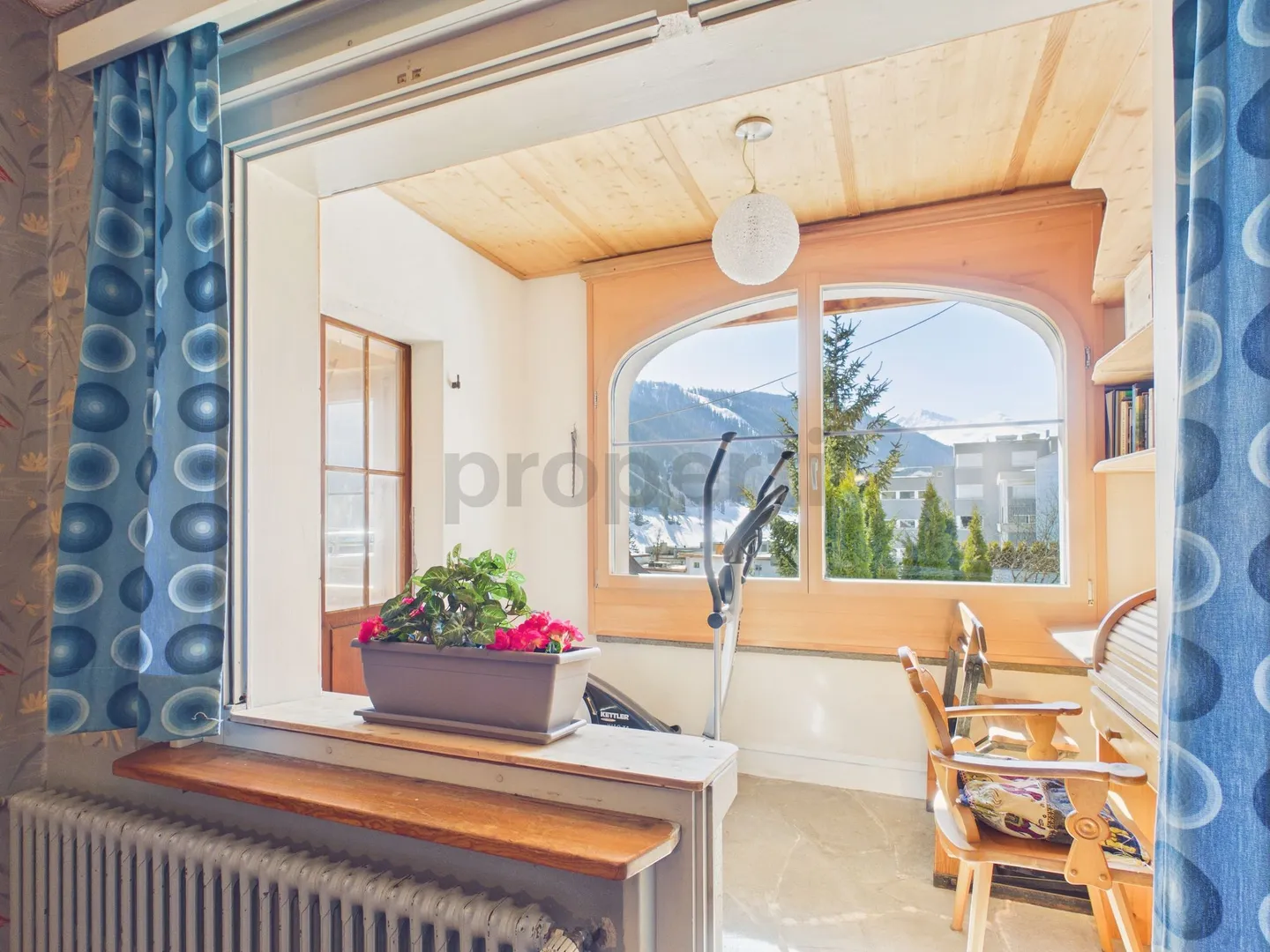 Incantevole appartamento di 3.5 locali in un edificio d'epoca con una vista fantastica sulle montagne intorno a Davos - Foto 7 di 13