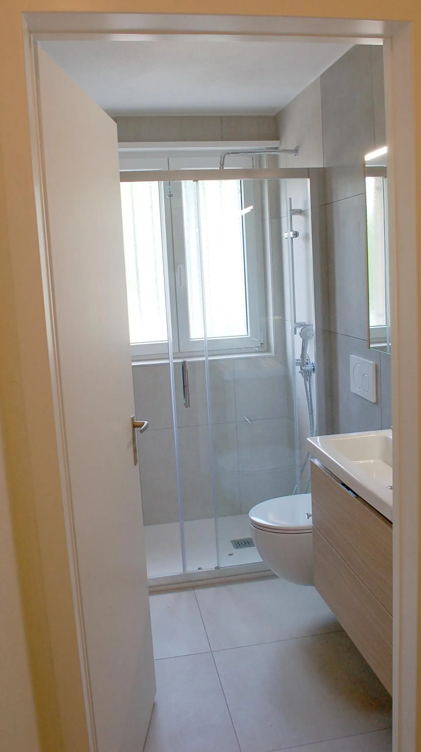 Charmantes und geräumiges unabhängiges Zweifamilienhaus mit Garten in Lugano - ideal auch für berufliche Aktivitäten - Foto 11 von 13