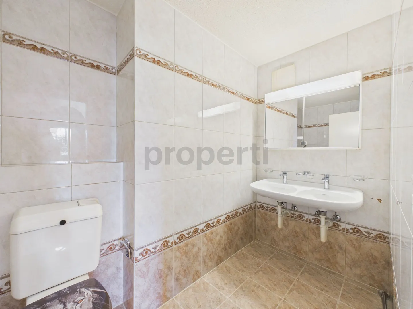 Cozy 3.5-room garden apartment with fireplace and design potential - Photo 12 of 13