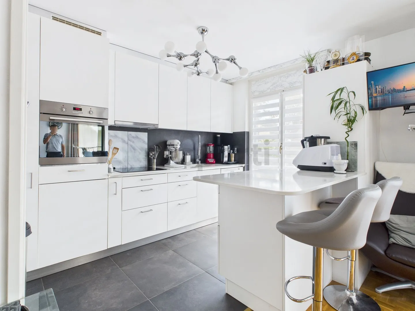 Exclusive 2.5-room apartment in Saint-Sulpice with balcony - Photo 4 of 12