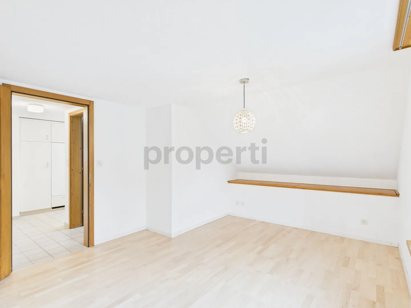 Unique 3.5-4.5 Room Apartment with Large Rooftop Terrace in Wil (SG) - Photo 8 of 13