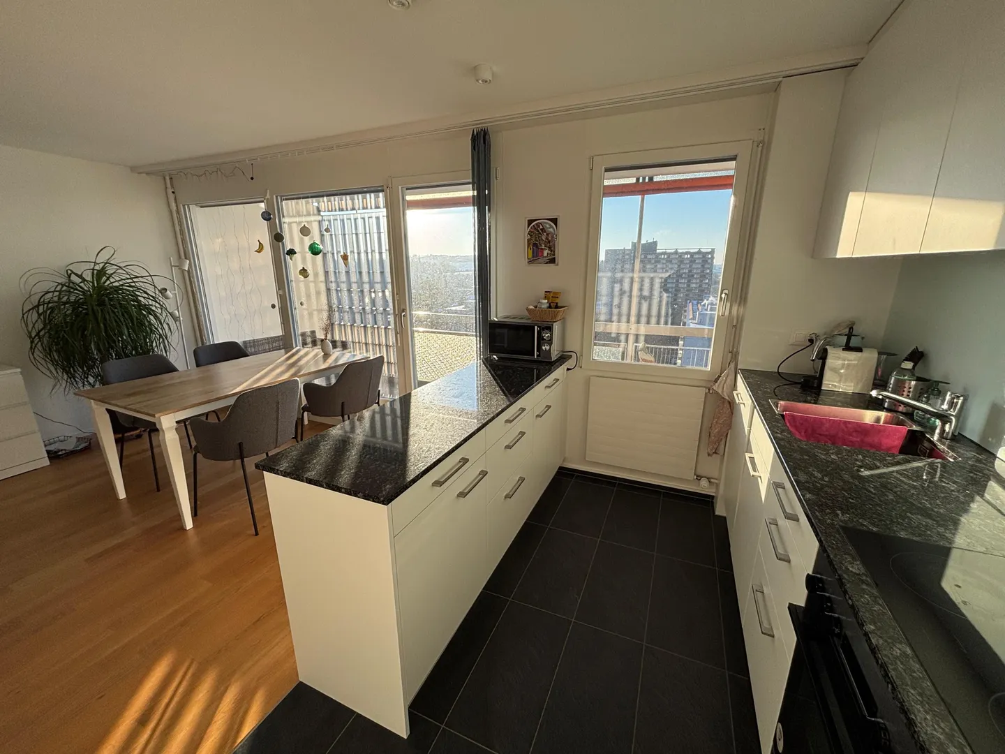 Vivere sopra i tetti di Bümpliz - Elegante appartamento di 3,5 stanze con panorama - Foto 2 di 10