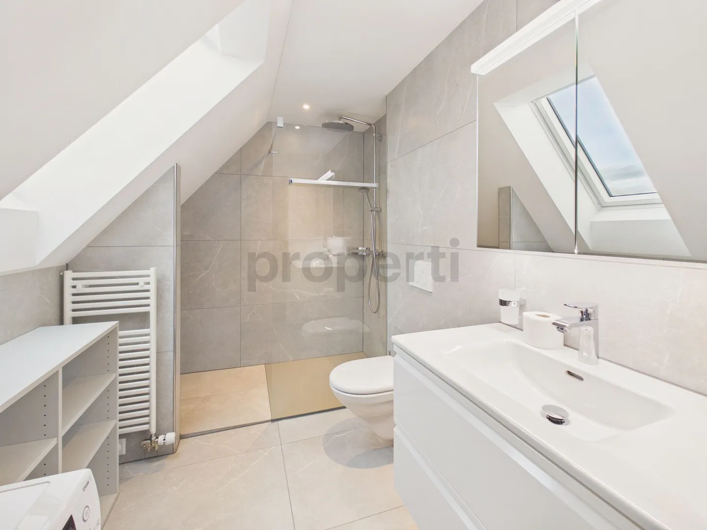 Moderno appartamento con 3 camere e balcone, Güttingen - Foto 11 di 12