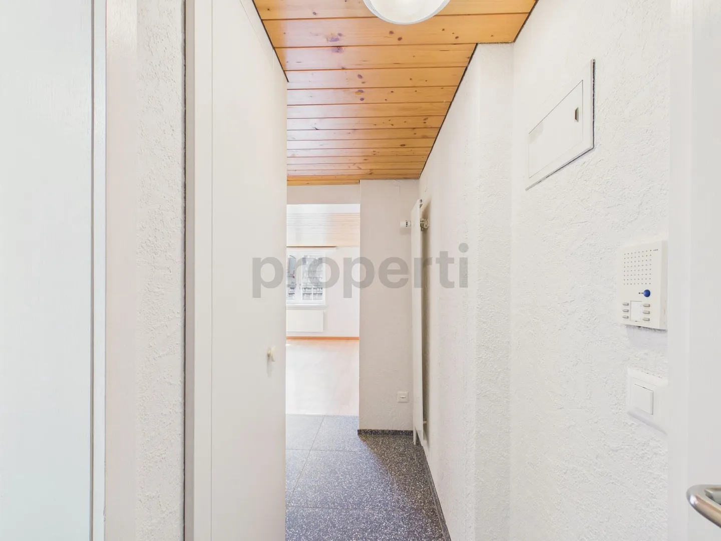 Charming 2.5-Room Apartment - Photo 10 of 11