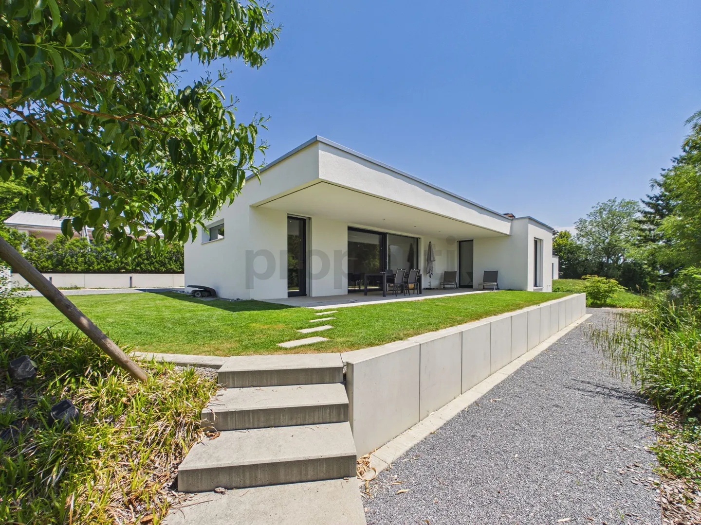 Newly built single-family home with modern comfort in Lostorf - Photo 1 of 13