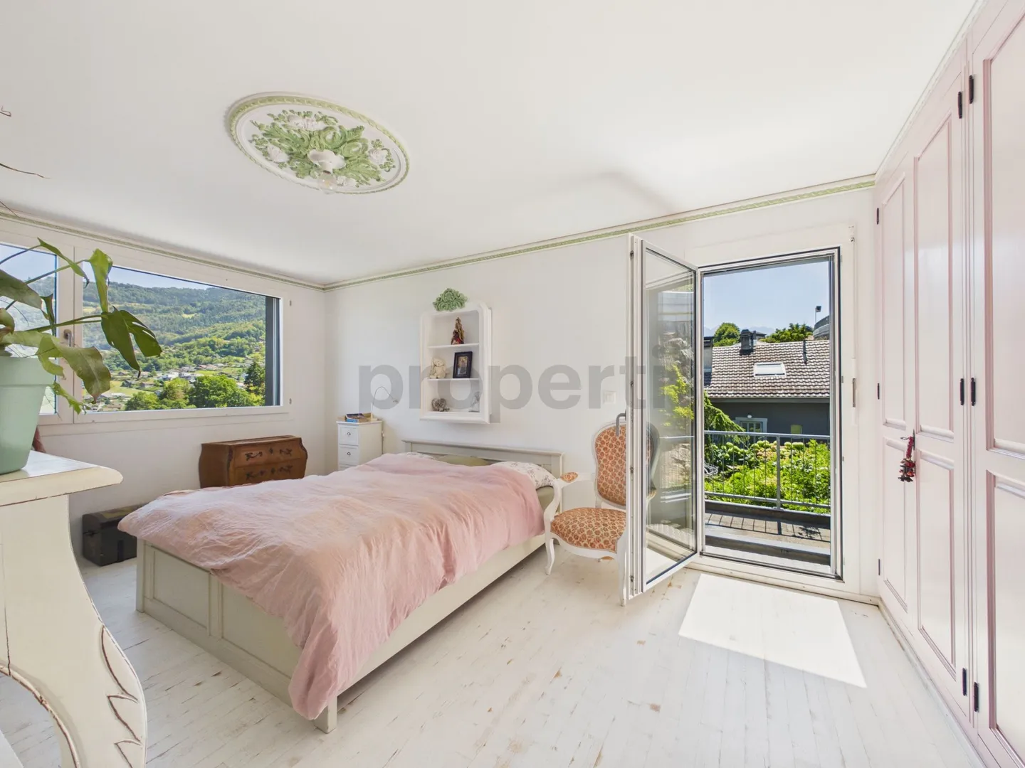 Villa architettonica contemporanea, giardino eccezionale con jacuzzi e pannelli solari - Foto 10 di 13