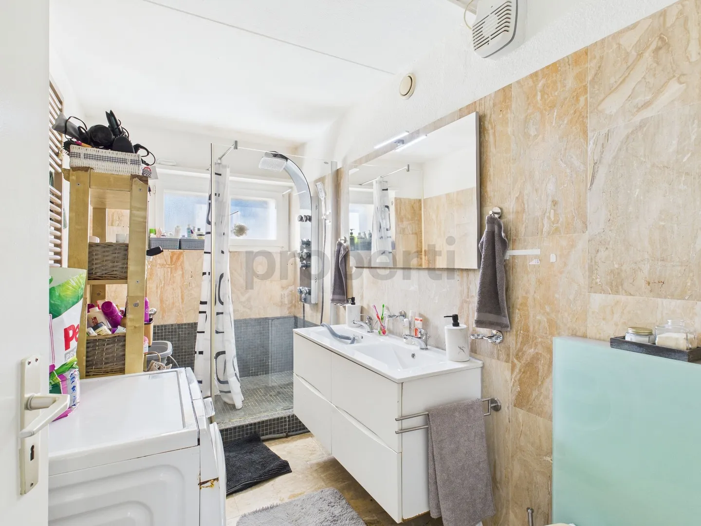 Charming 4-room apartment in a sought-after location in Oberglatt, Canton Zurich - Photo 5 of 7