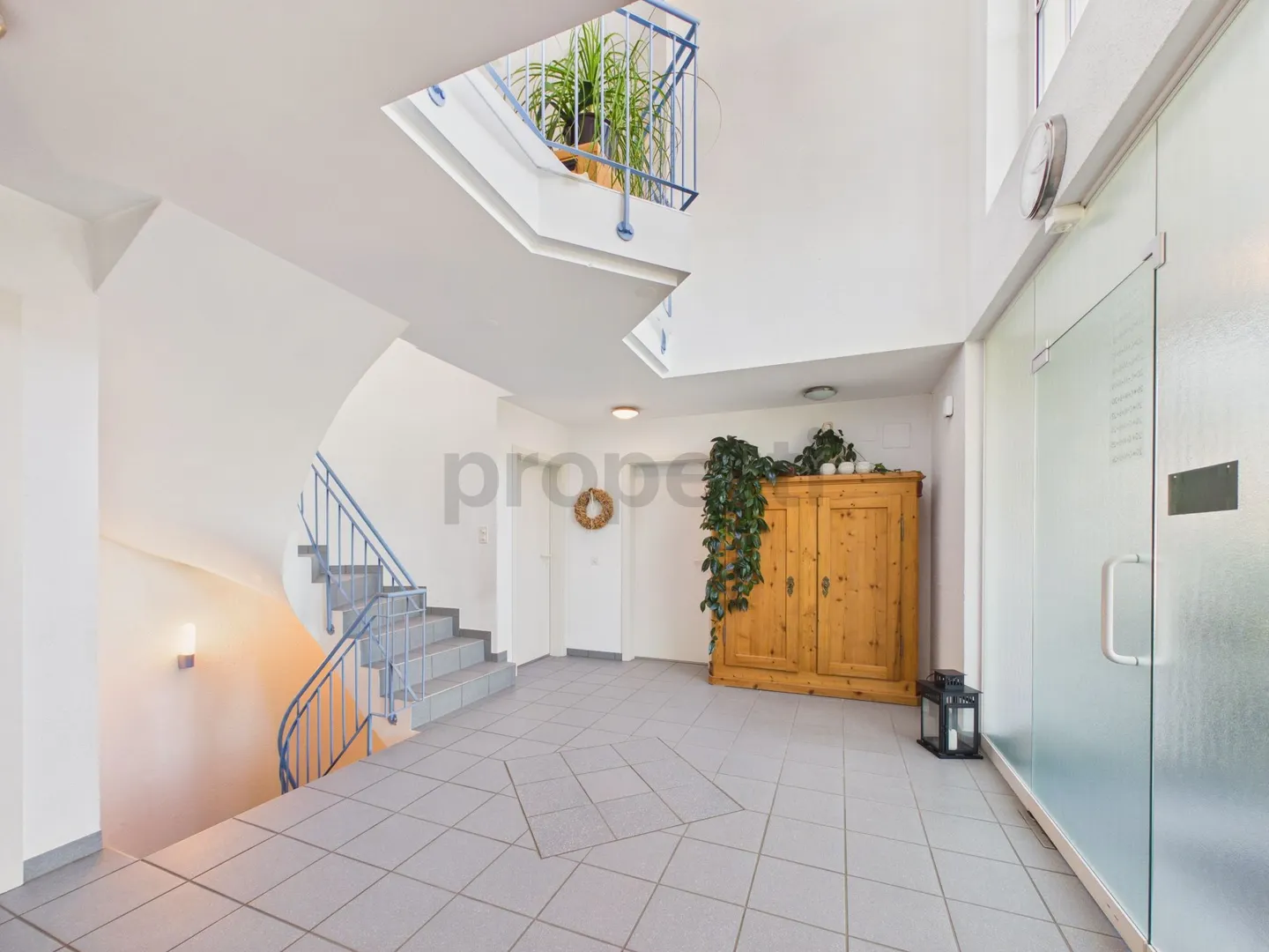 Zona residenziale tranquilla, giardino spazioso e camino accogliente! - Foto 8 di 11