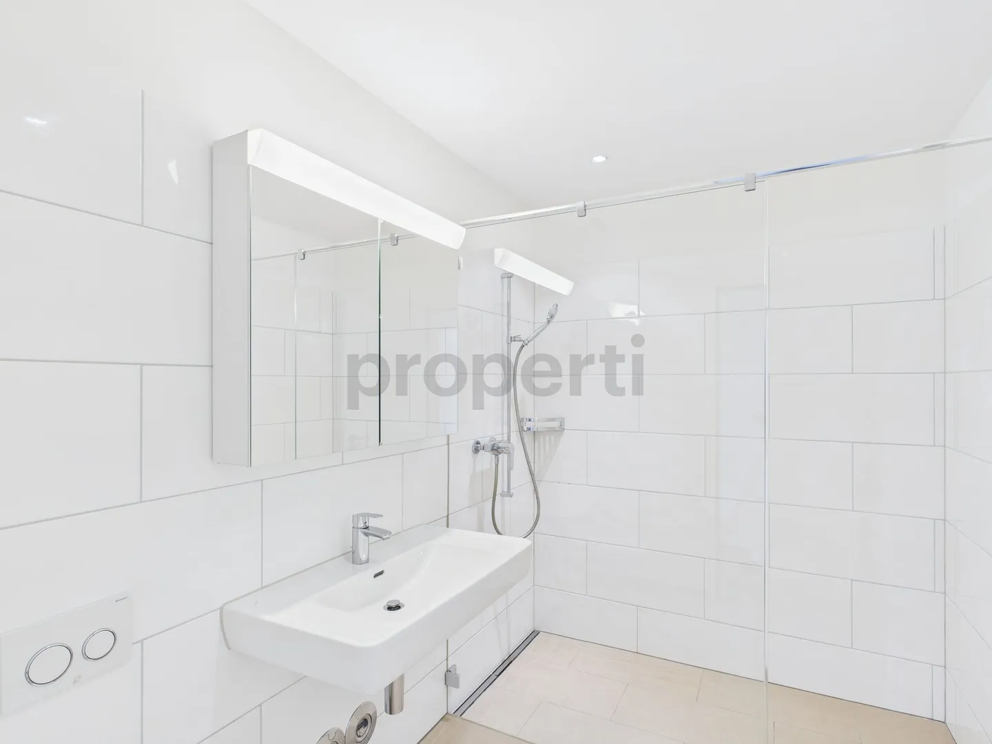 In natura ma comunque situato in posizione centrale, appartamento moderno di 4,5 stanze tranquillo a Opfikon, ZH - Foto 10 di 13