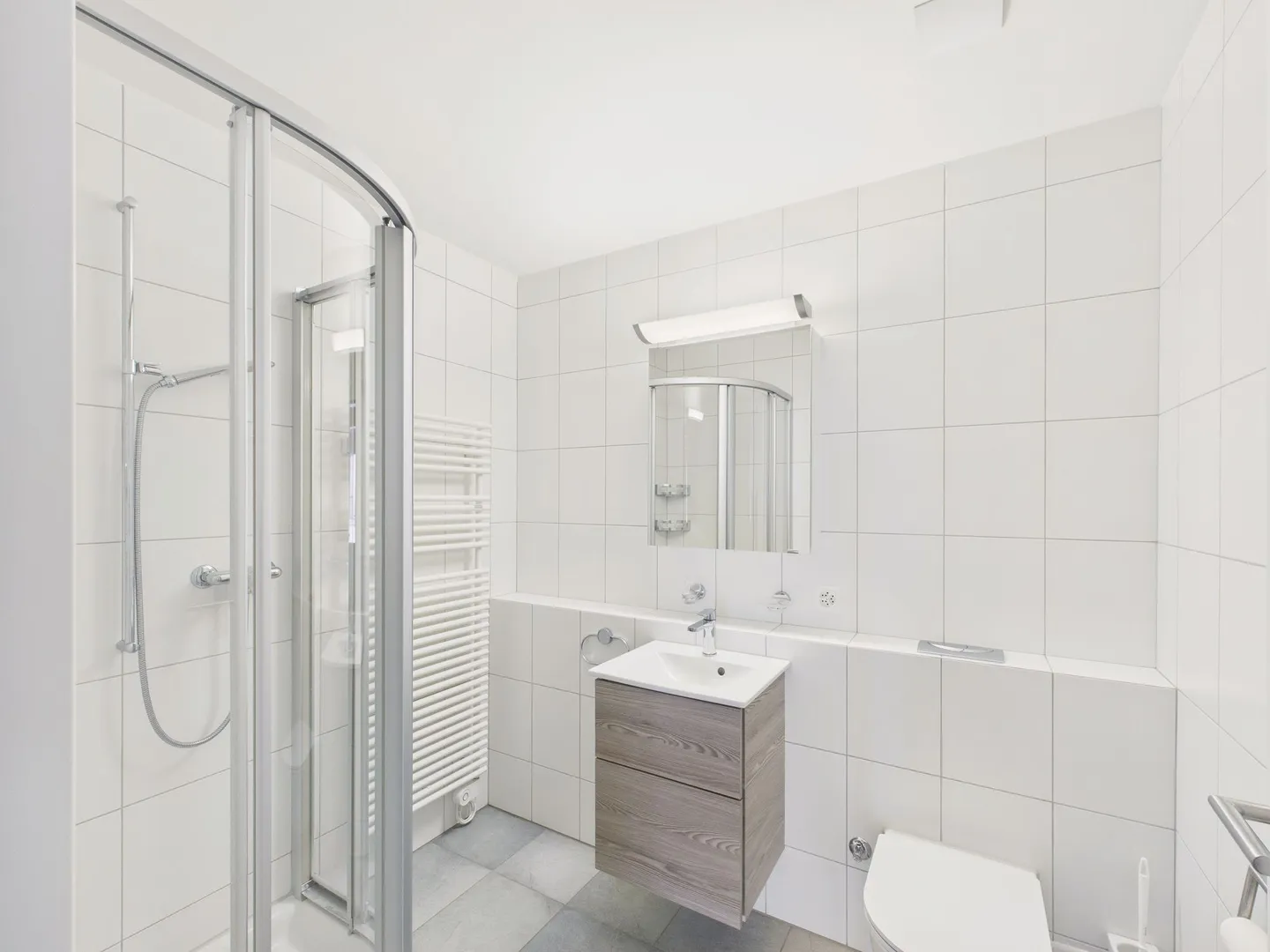 Spacious 5.5-room apartment with terrace in Ebmatingen, Canton of Zurich - Photo 10 of 13