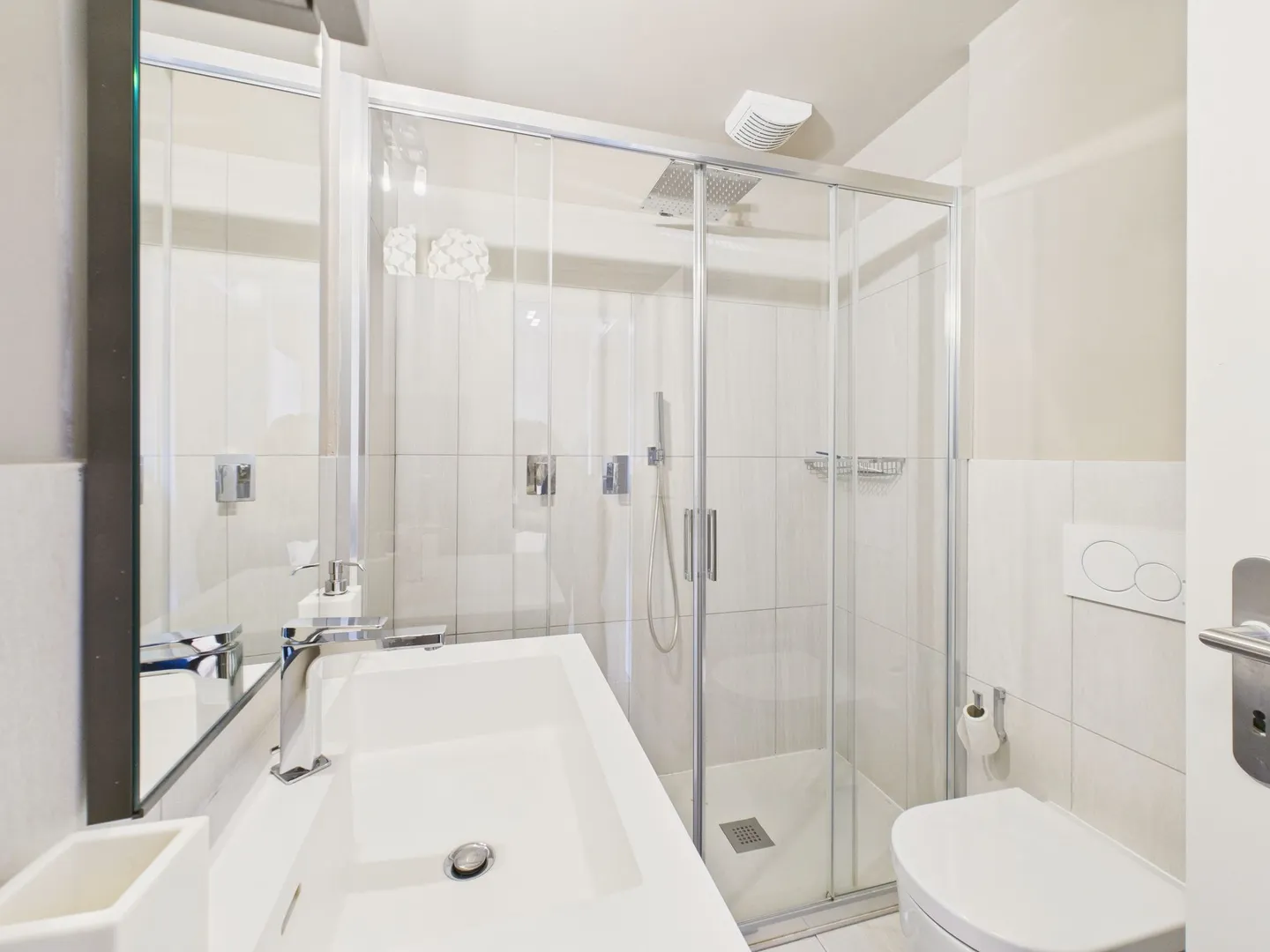 Elegantes, renoviertes Studio mit Seeblick in Paradiso - Foto 9 von 13