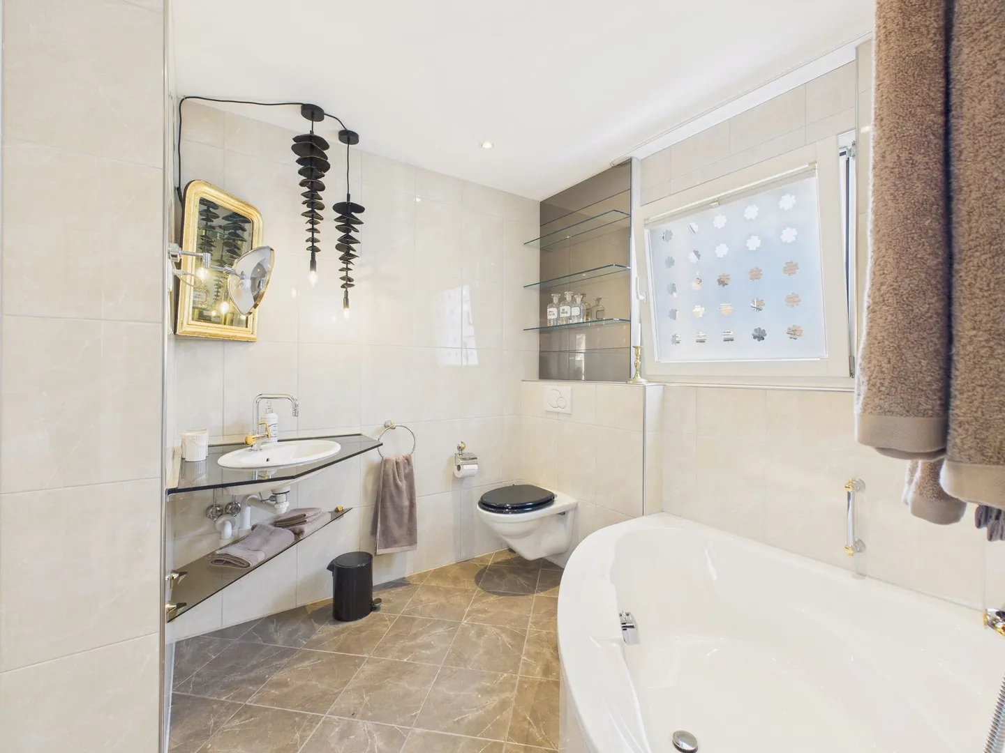 Appartement penthouse meublé de 3,5 pièces avec grande terrasse et vue imprenable sur la vallée de la Limmat - Photo 9 sur 11