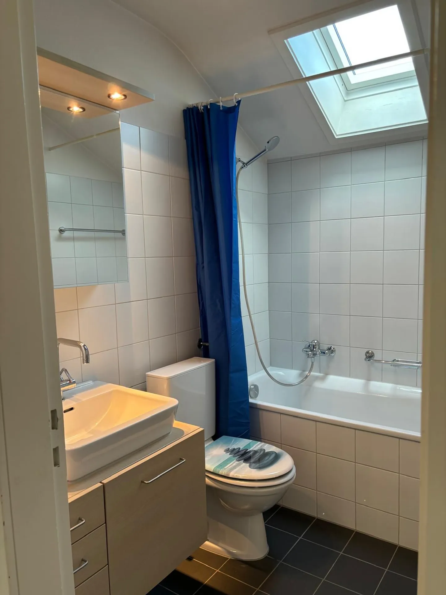 Incantevole appartamento mansardato di 2,5 stanze a Lyss - Foto 8 di 9