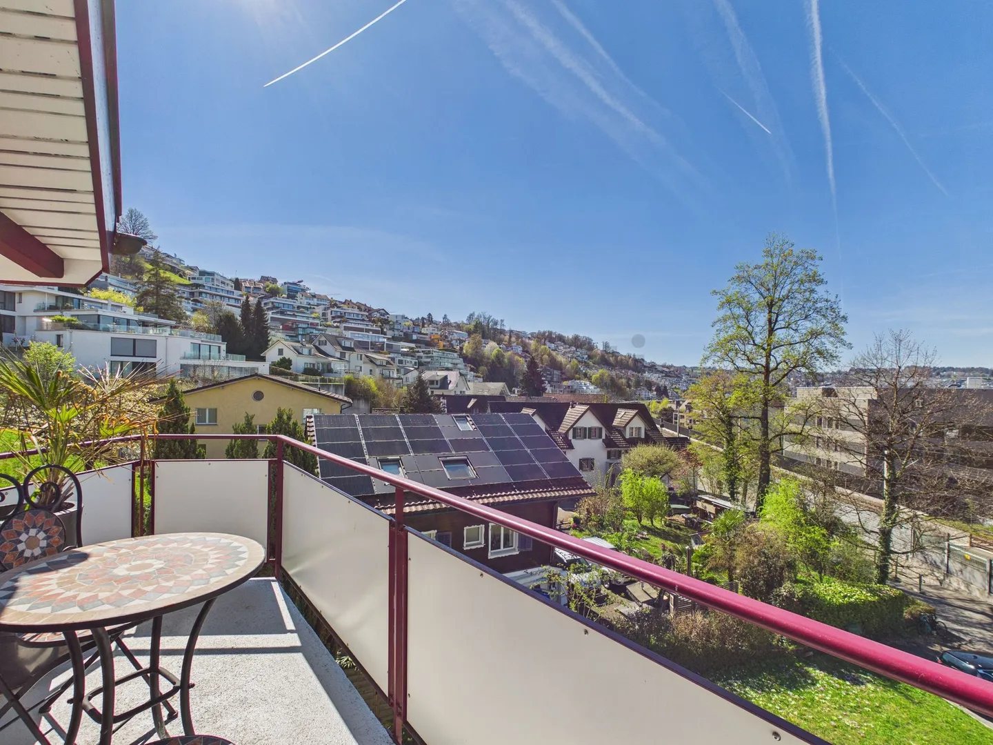 Modern 3.5-room attic apartment with garden seating area and lake view, Bäch SZ - Photo 12 of 13